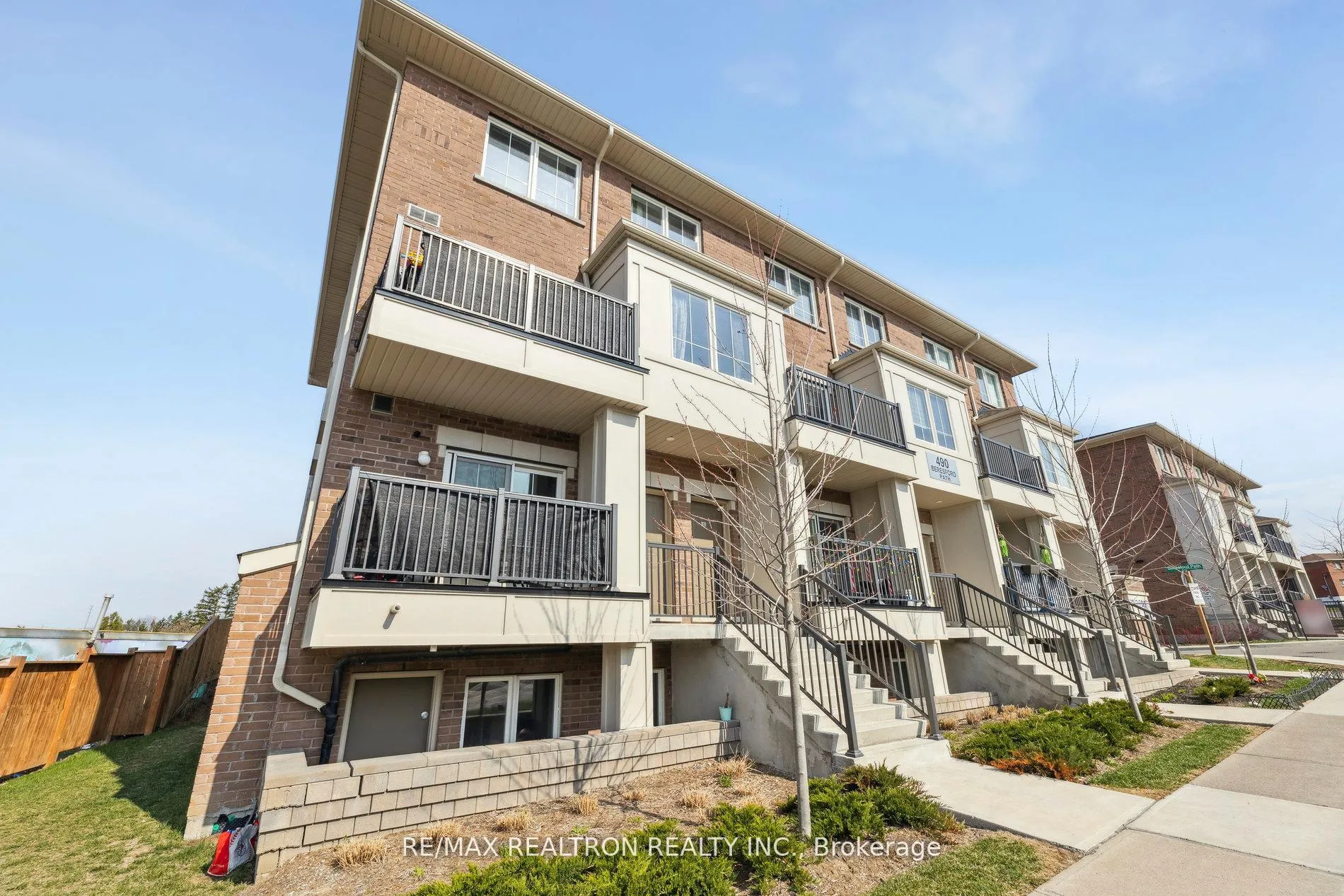 Photo 4 of Unit 6, 490 Beresford Path, Oshawa, Central — HOMEH