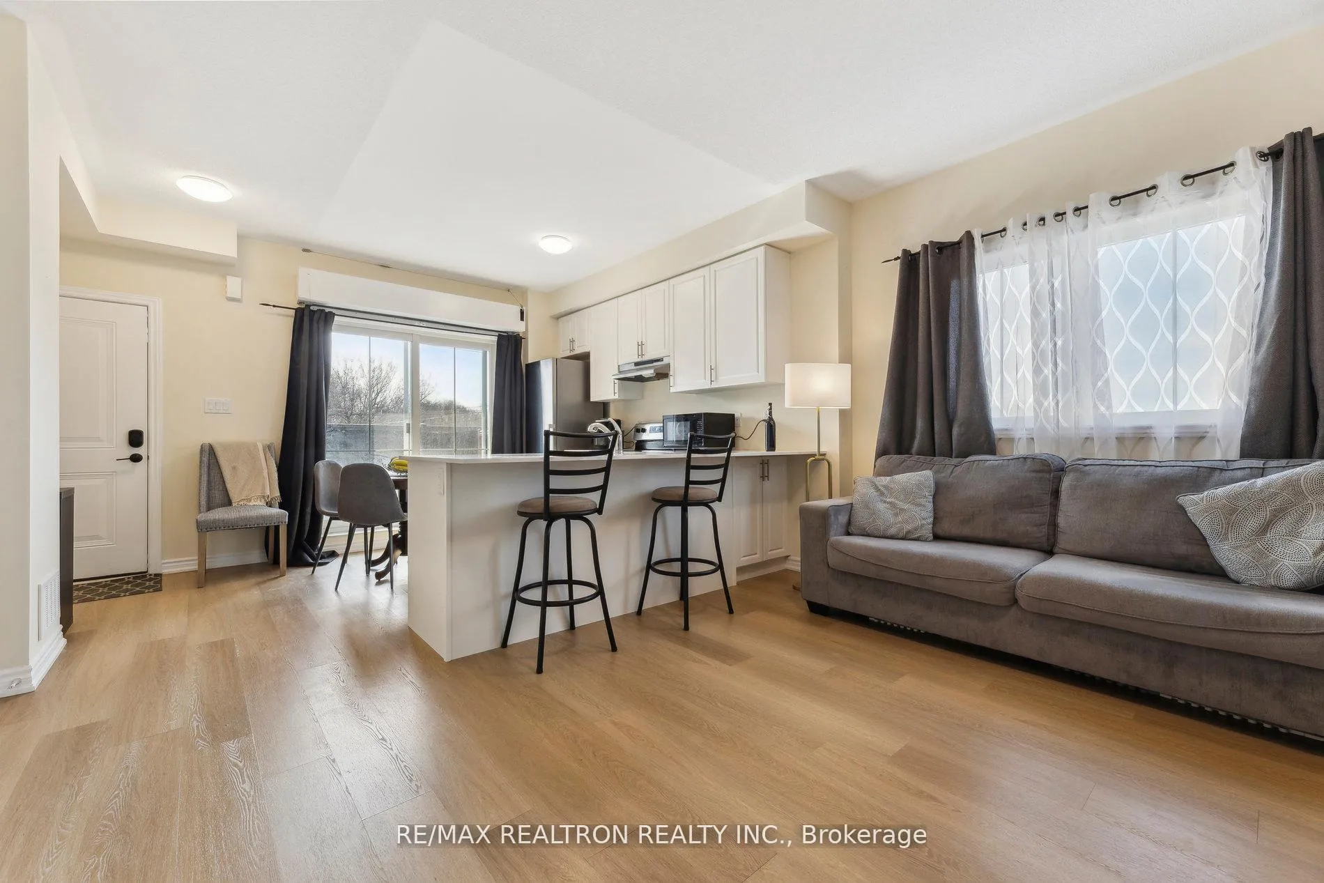 Photo 6 of Unit 6, 490 Beresford Path, Oshawa, Central — HOMEH