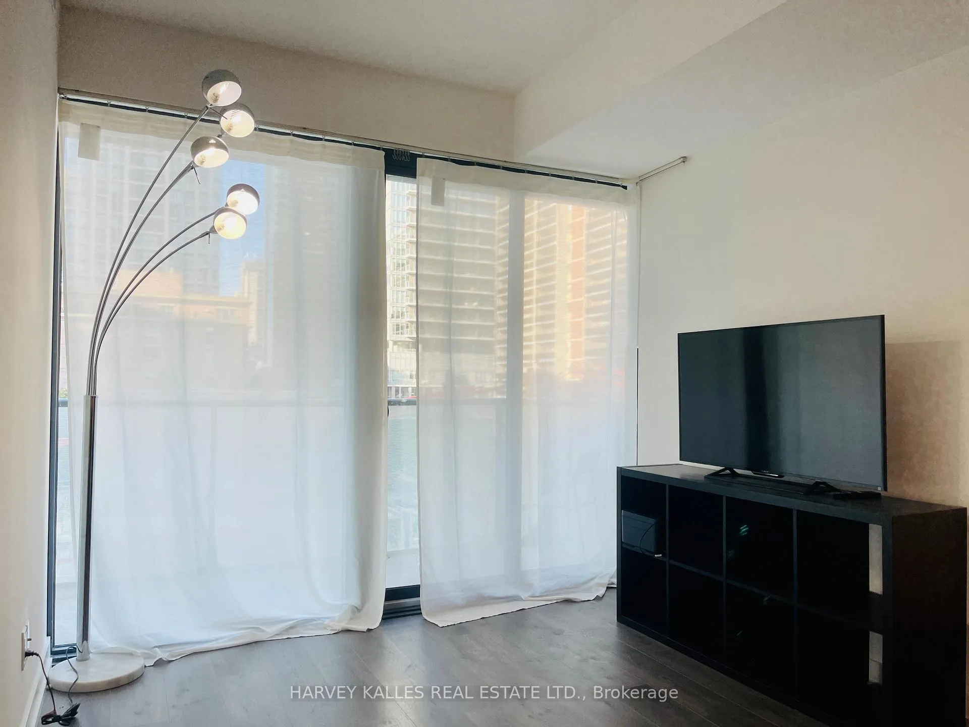 Photo 4 of Unit 307, 161 Roehampton Avenue, Toronto, Mount Pleasant East — HOMEH