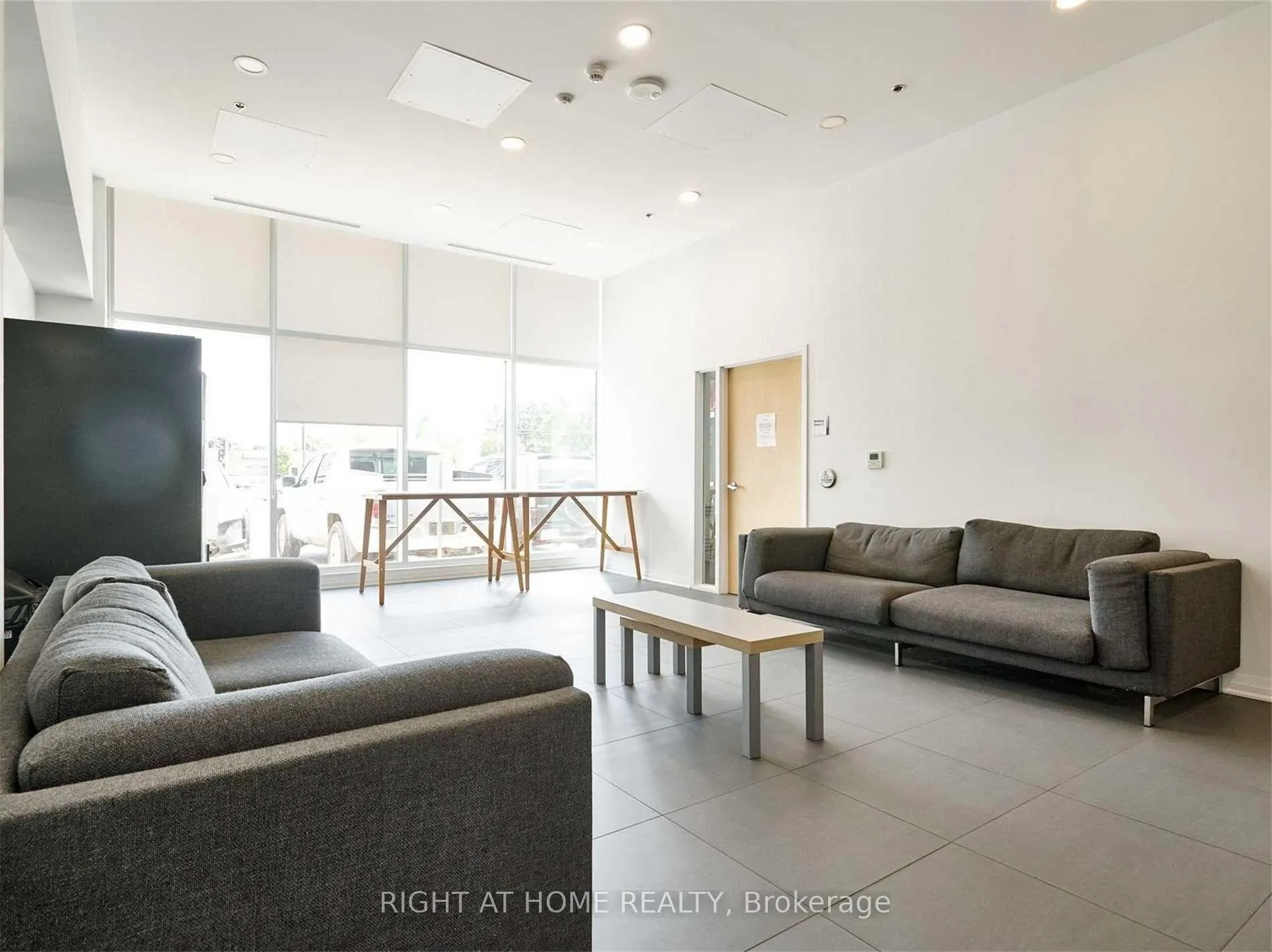 Photo 3 of Unit 603, 1900 Simcoe Street, Oshawa, Samac — HOMEH