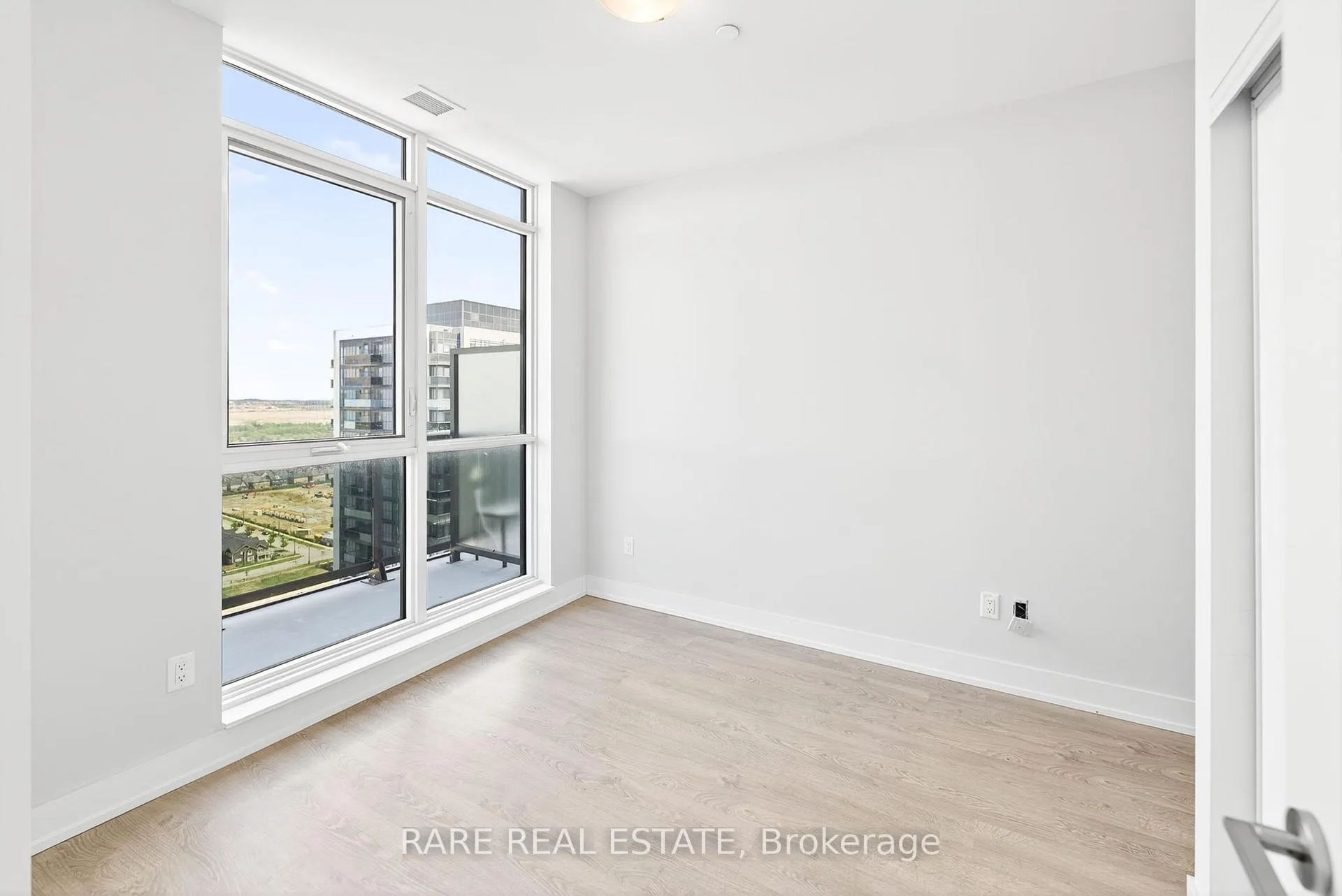 Photo 8 of Unit PH08, 2550 Simcoe Street N, Oshawa, Windfields — HOMEH