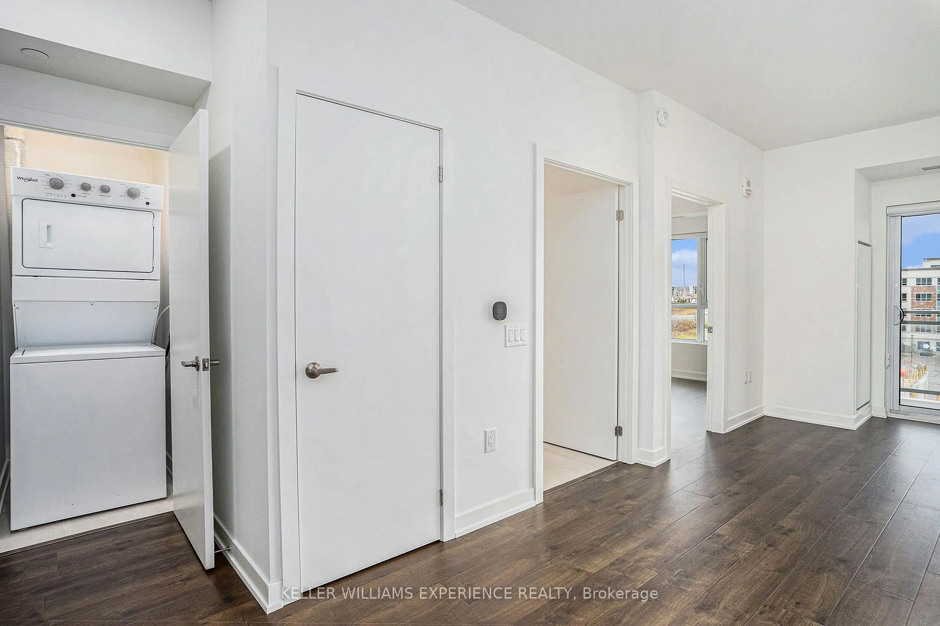 Photo 4 of Unit 302, 56 Lakeside Terrace, Barrie, Little Lake — HOMEH