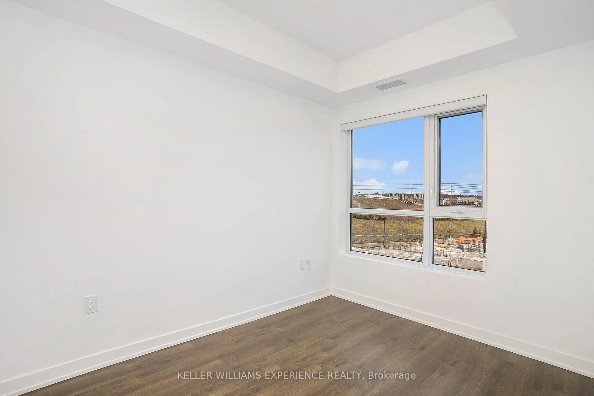 Photo 7 of Unit 302, 56 Lakeside Terrace, Barrie, Little Lake — HOMEH