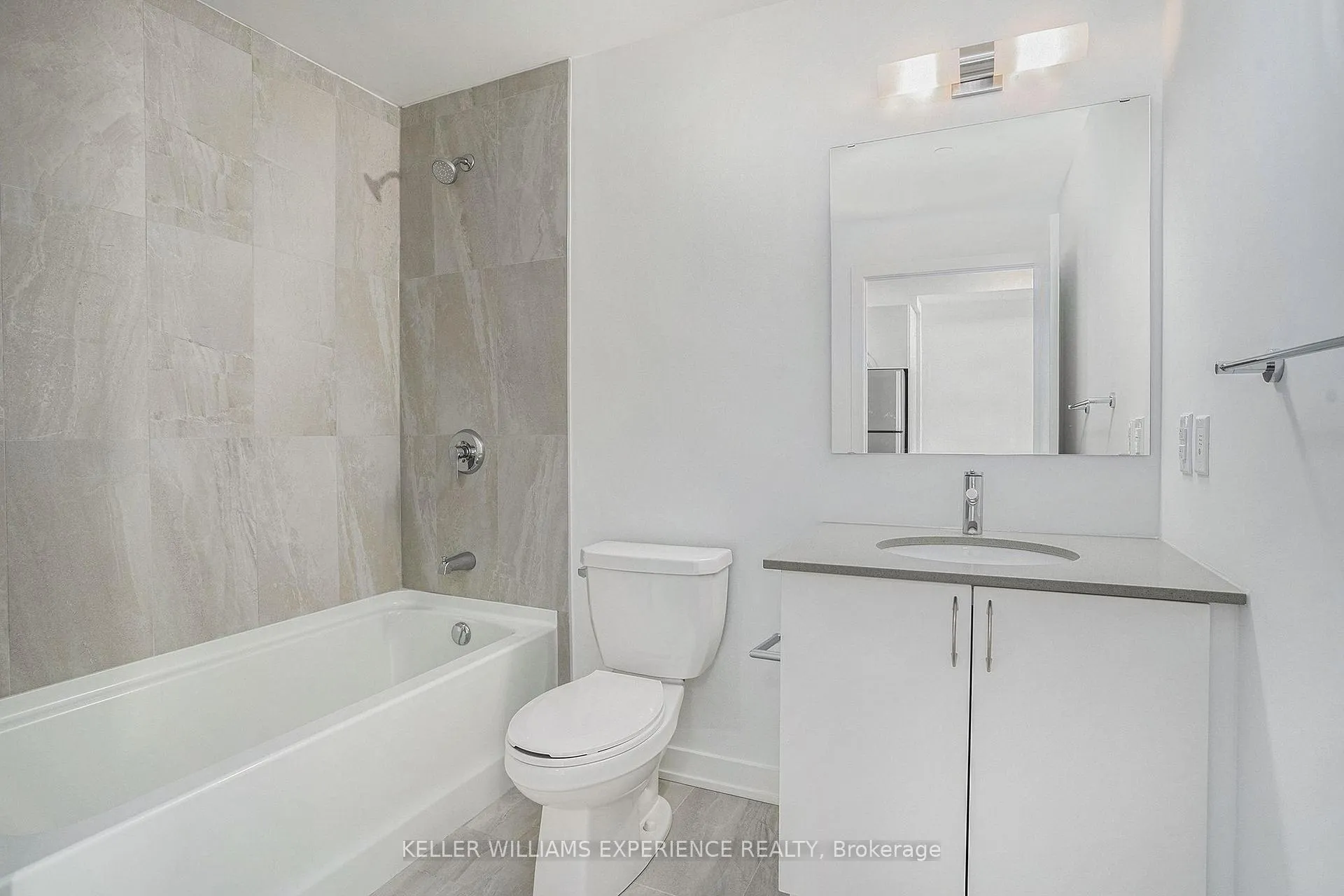 Photo 8 of Unit 302, 56 Lakeside Terrace, Barrie, Little Lake — HOMEH