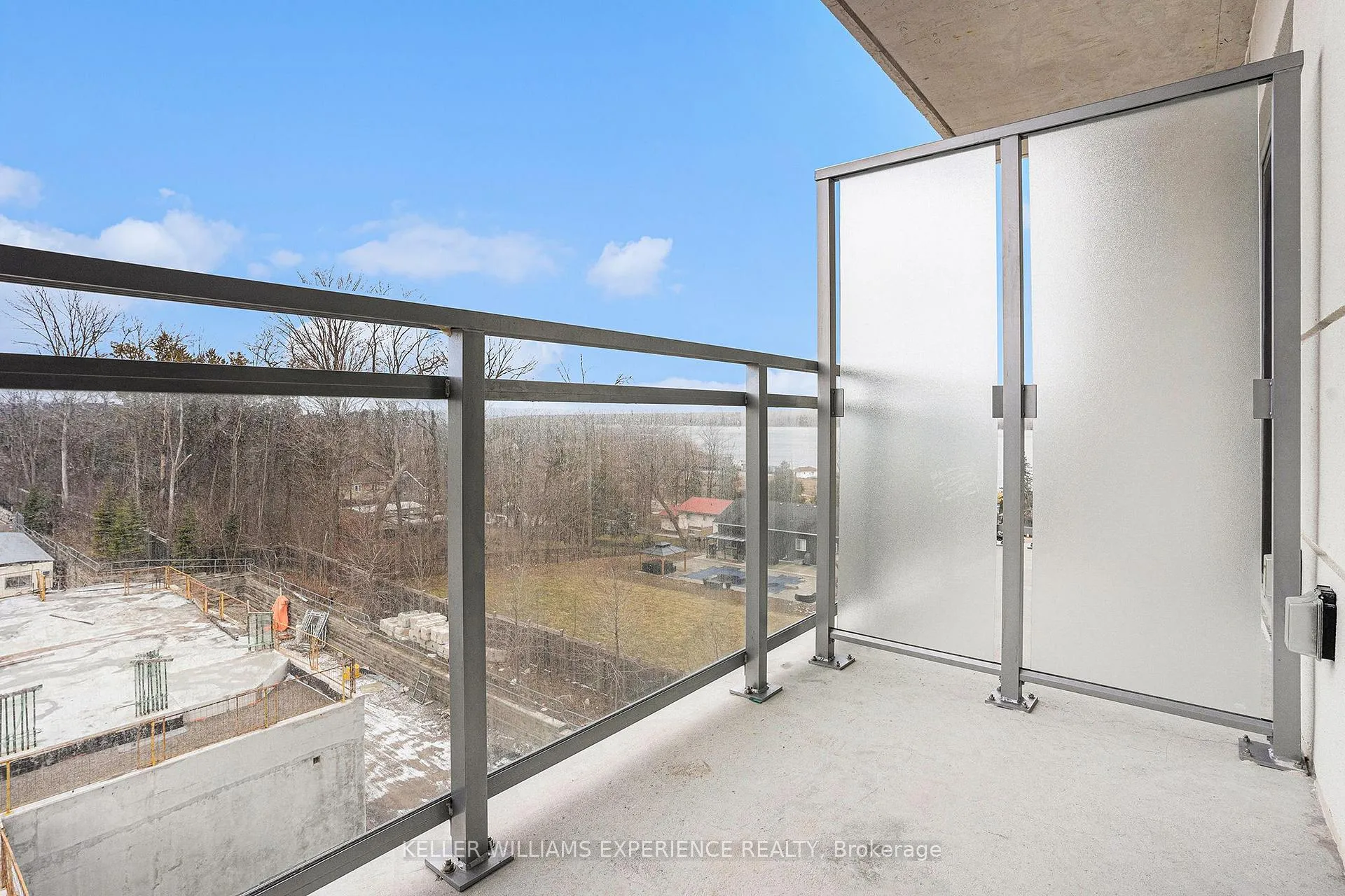 Photo 9 of Unit 302, 56 Lakeside Terrace, Barrie, Little Lake — HOMEH
