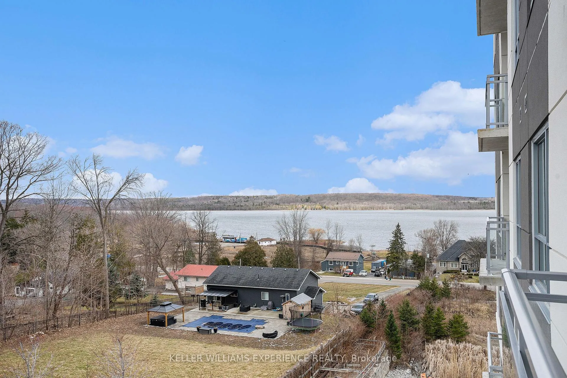 Photo 10 of Unit 302, 56 Lakeside Terrace, Barrie, Little Lake — HOMEH