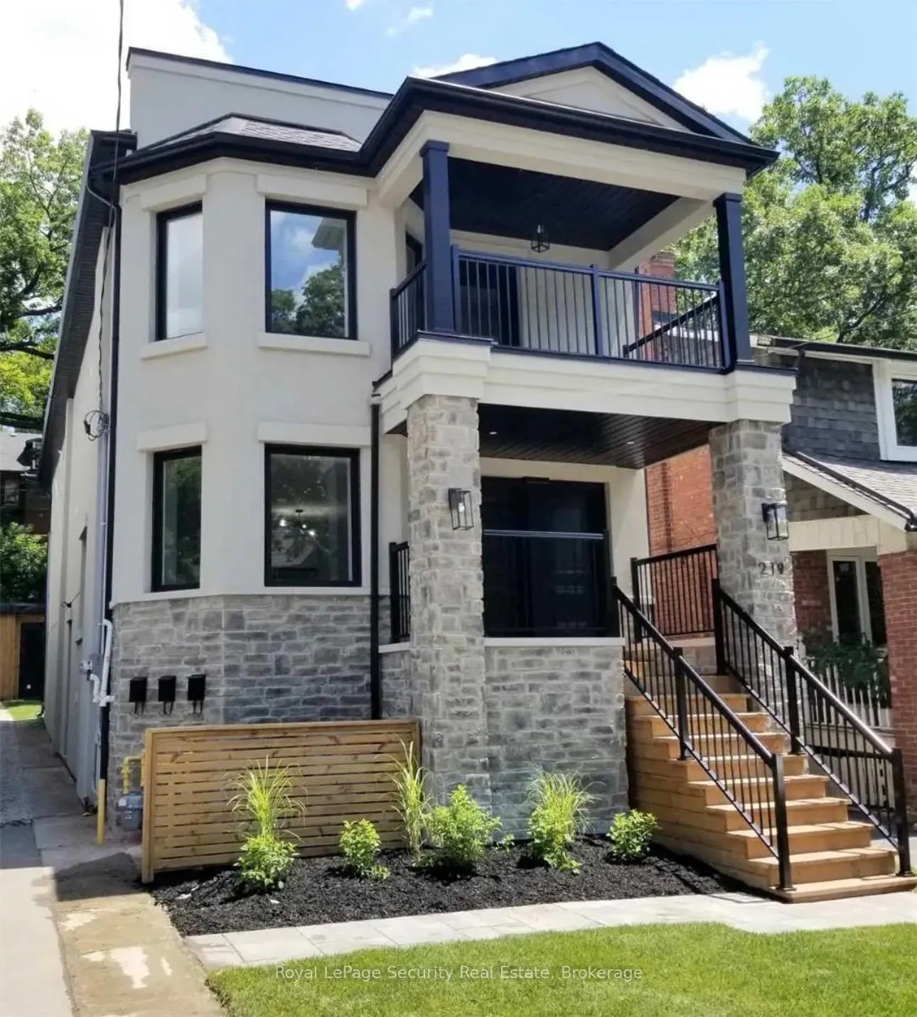 Front of Unit Lower, 219 Glendonwynne Road