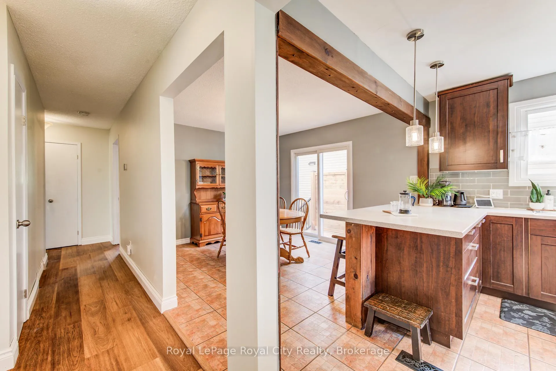 Photo 9 of 418 Imperial Road S, Guelph, Willow West/Sugarbush/West Acres — HOMEH