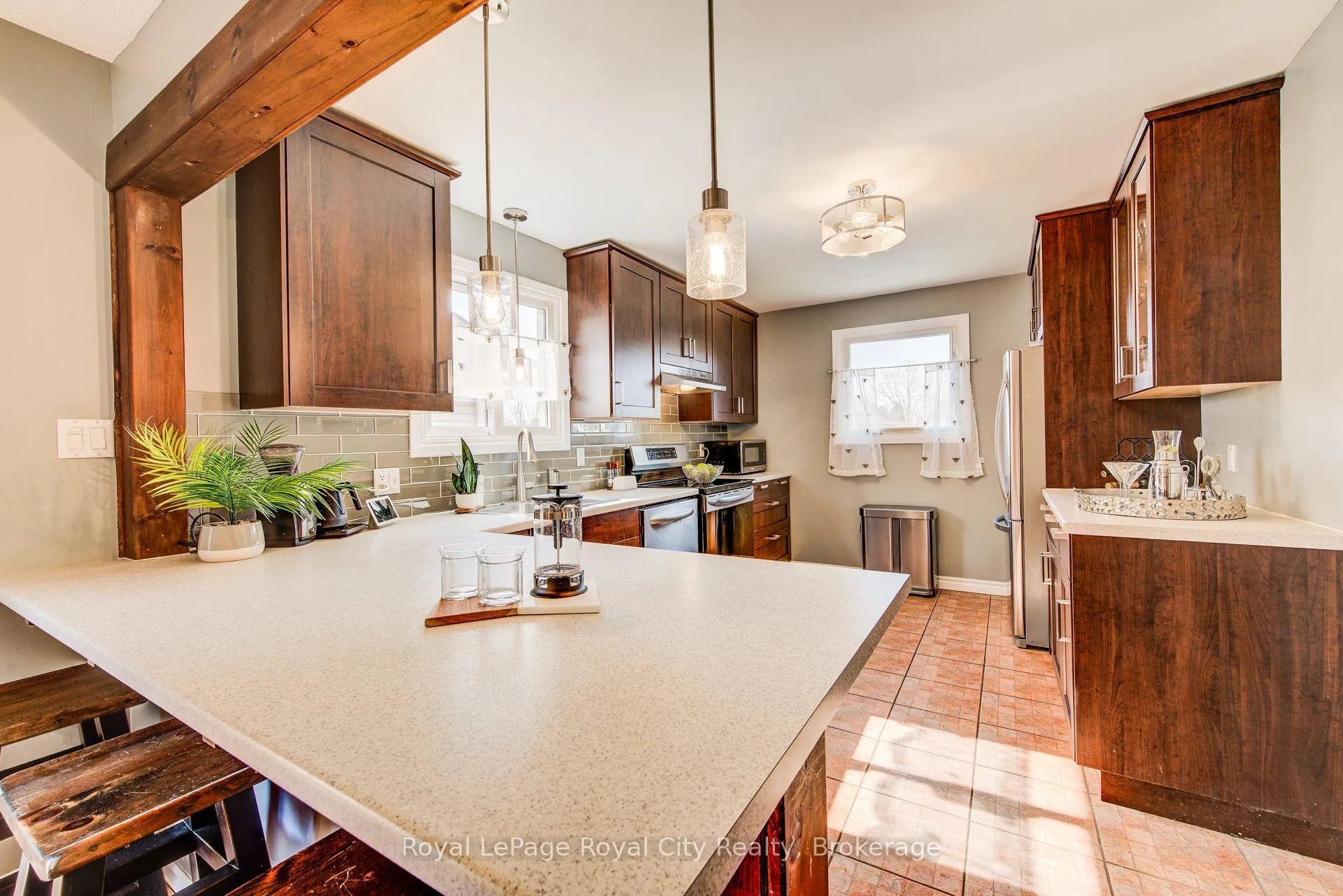 Photo 10 of 418 Imperial Road S, Guelph, Willow West/Sugarbush/West Acres — HOMEH