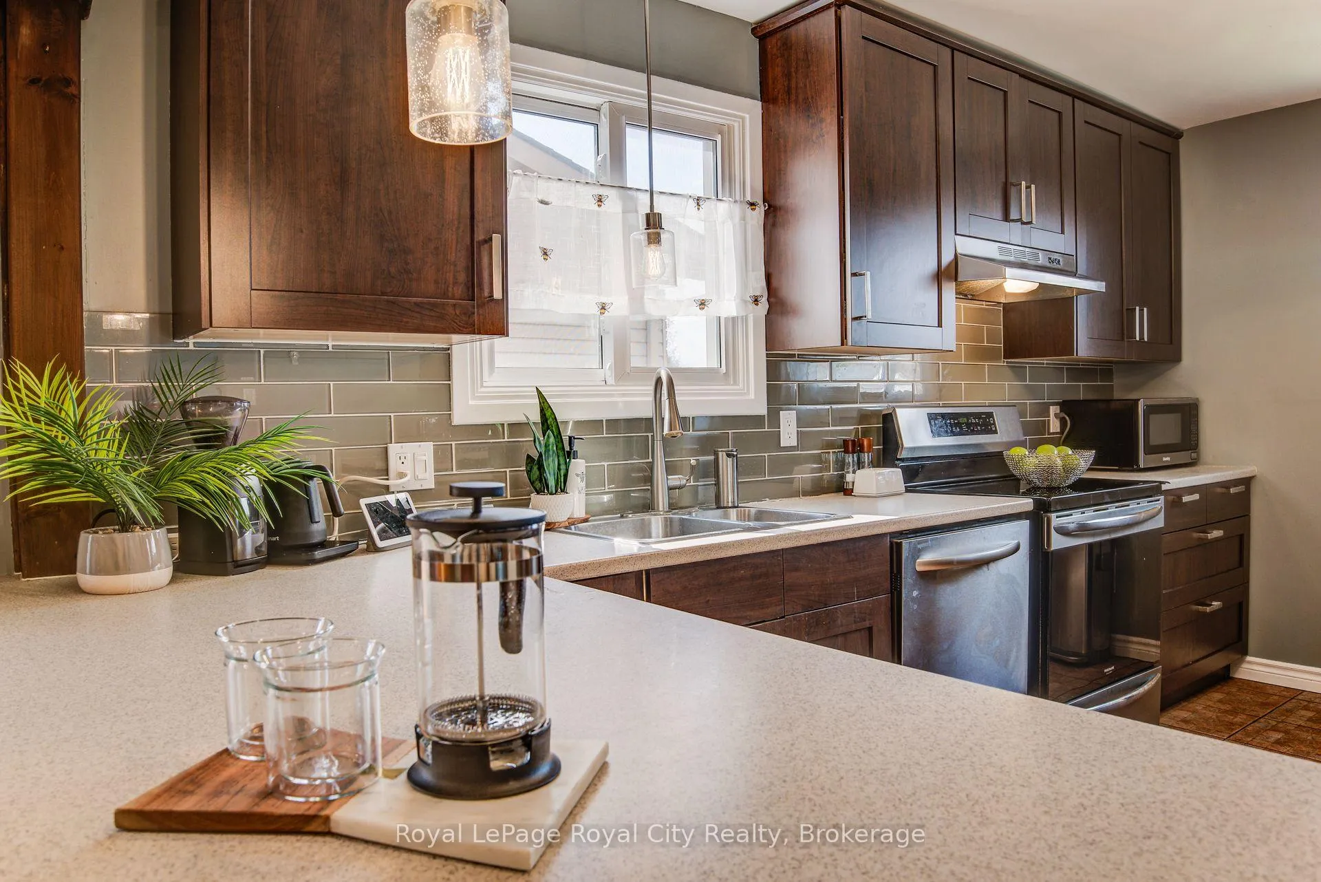 Photo 11 of 418 Imperial Road S, Guelph, Willow West/Sugarbush/West Acres — HOMEH