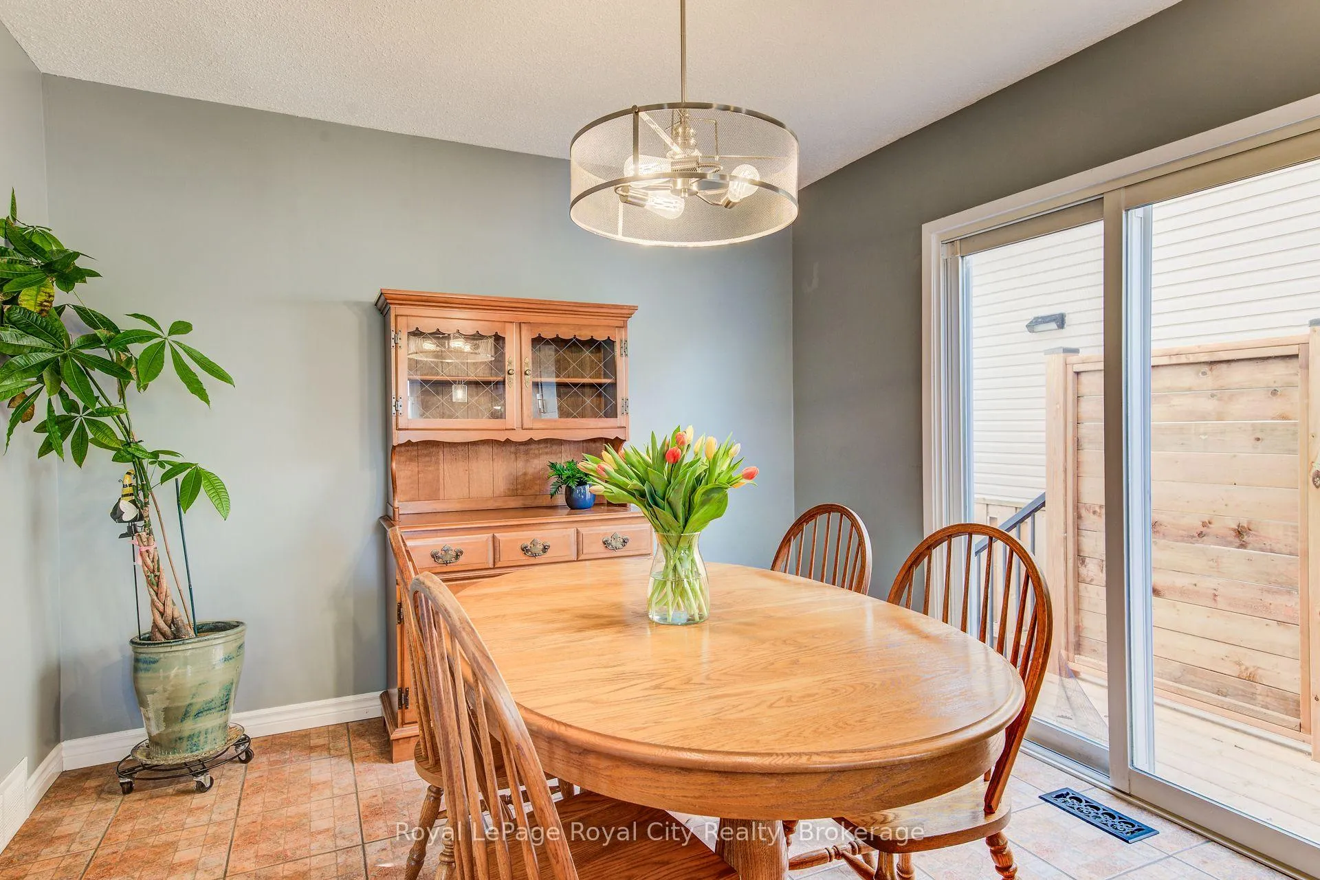 Photo 15 of 418 Imperial Road S, Guelph, Willow West/Sugarbush/West Acres — HOMEH
