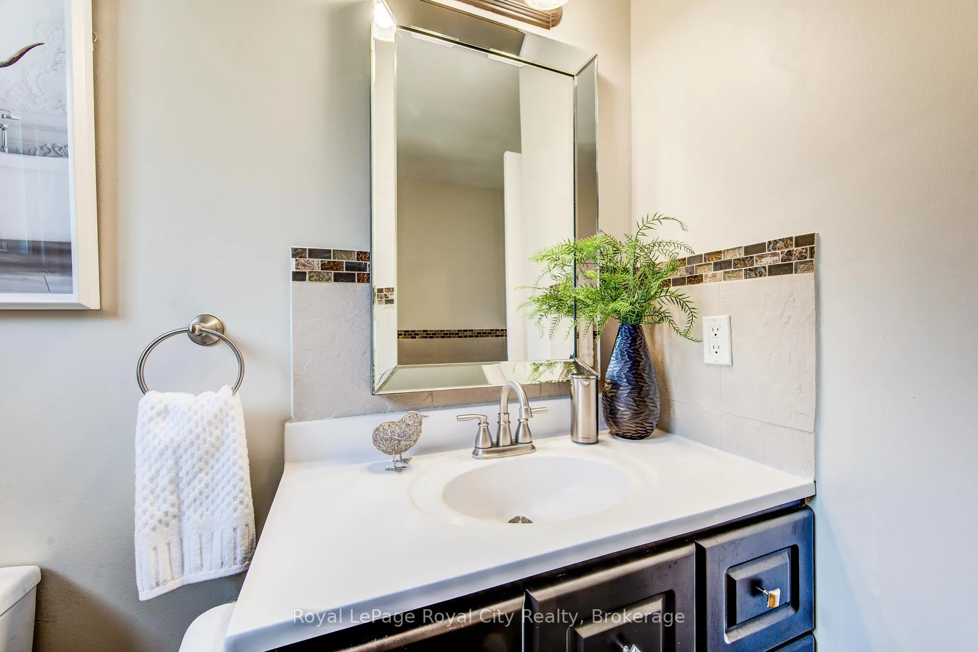 Photo 21 of 418 Imperial Road S, Guelph, Willow West/Sugarbush/West Acres — HOMEH