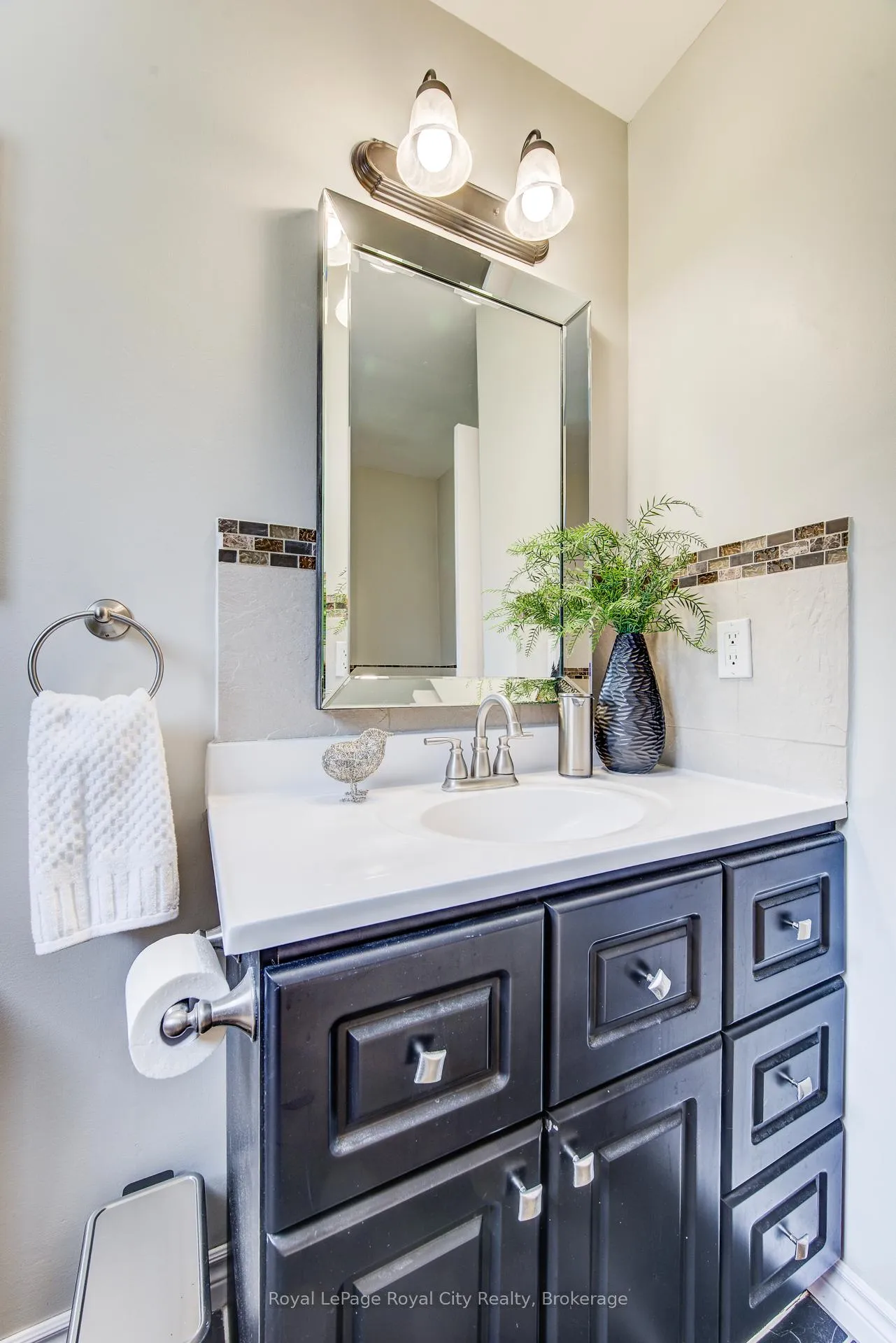 Photo 22 of 418 Imperial Road S, Guelph, Willow West/Sugarbush/West Acres — HOMEH