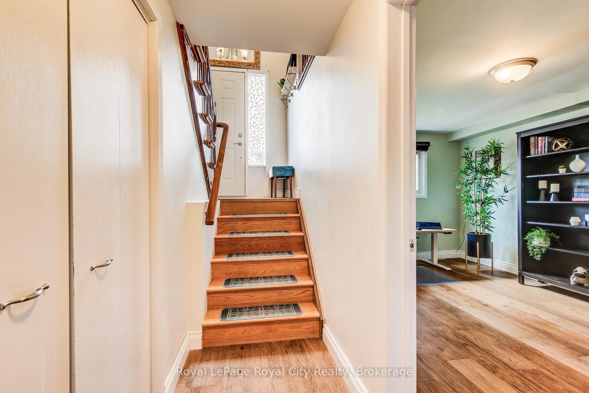 Photo 25 of 418 Imperial Road S, Guelph, Willow West/Sugarbush/West Acres — HOMEH