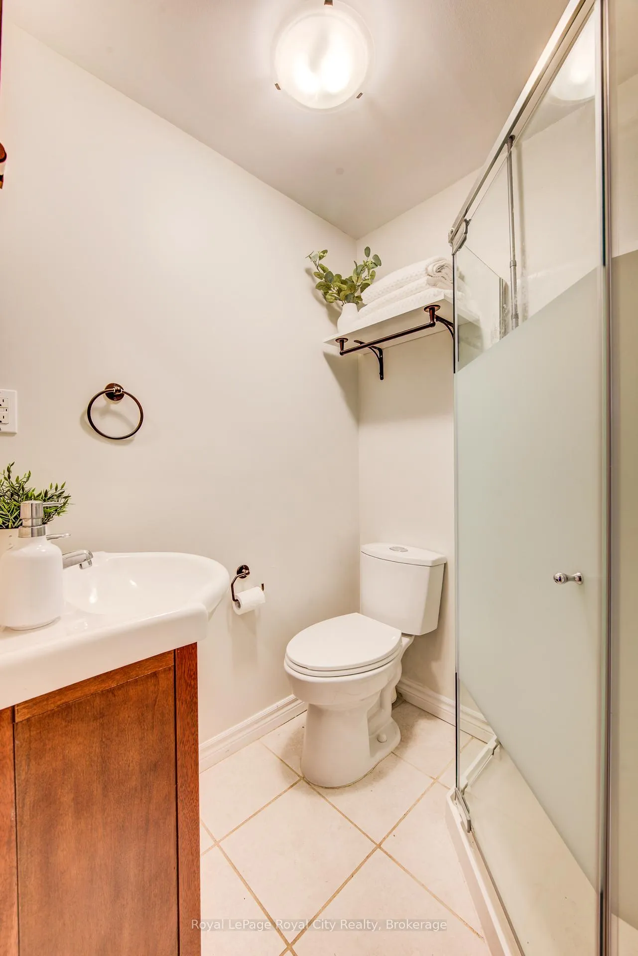 Photo 32 of 418 Imperial Road S, Guelph, Willow West/Sugarbush/West Acres — HOMEH