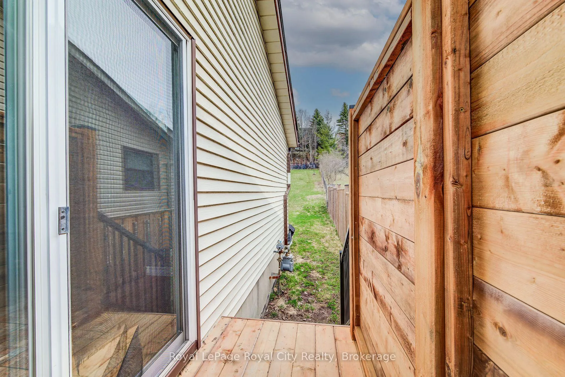Photo 35 of 418 Imperial Road S, Guelph, Willow West/Sugarbush/West Acres — HOMEH