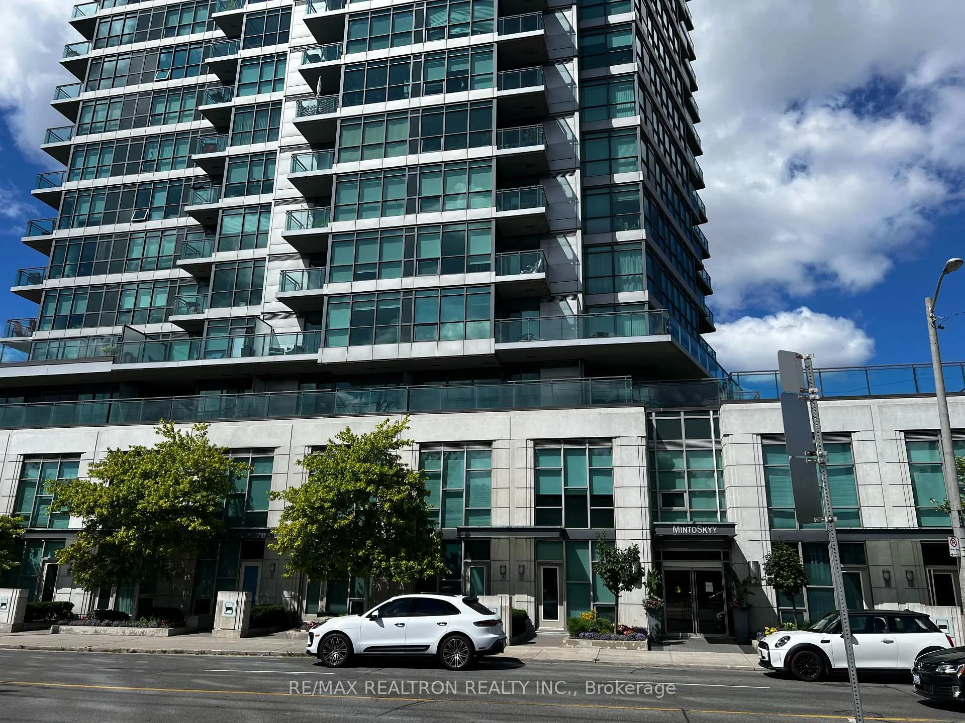 Front of Unit 2002, 1048 Broadview Avenue