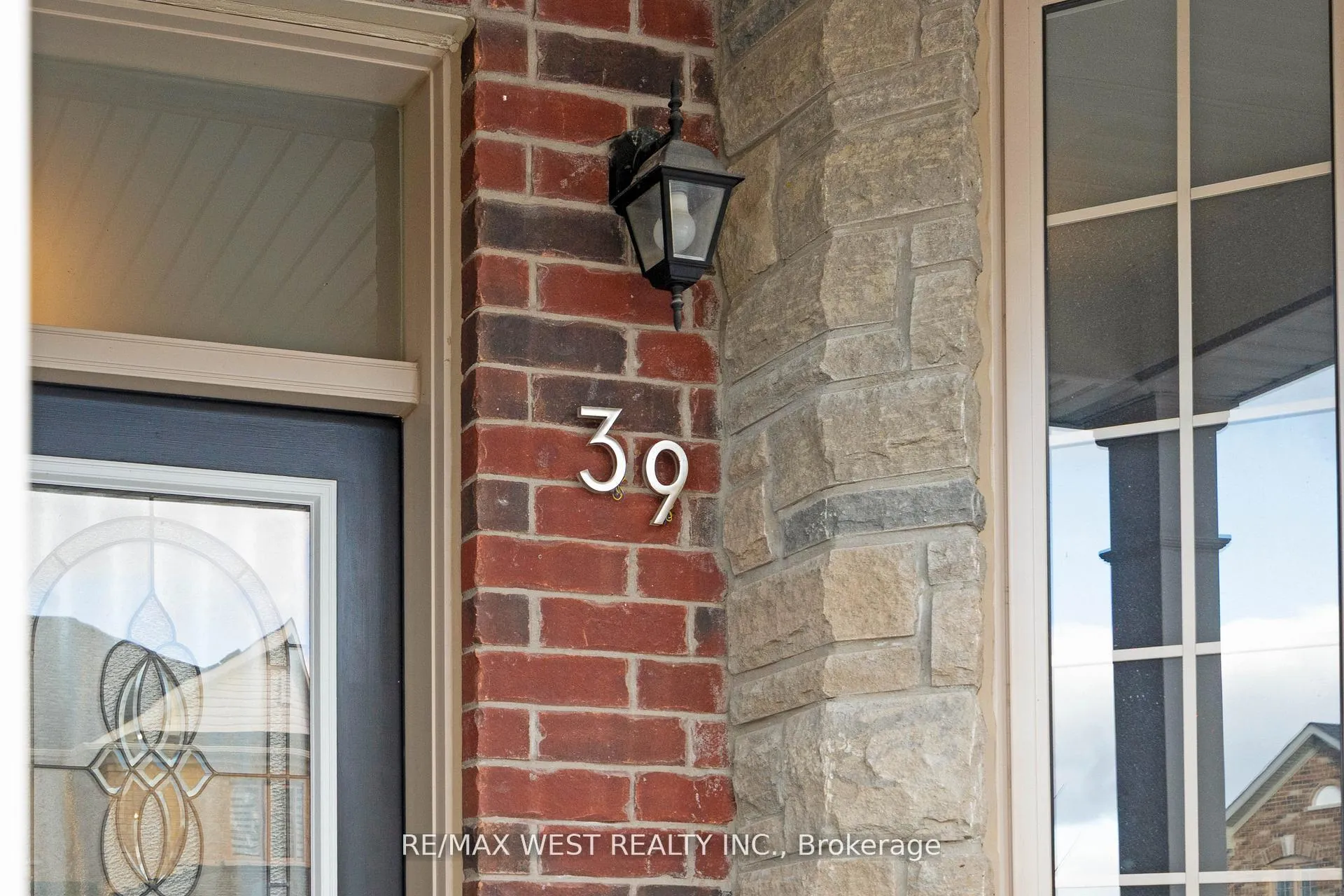 Photo 5 of 39 Gilroy Court, New Tecumseth, Alliston — HOMEH
