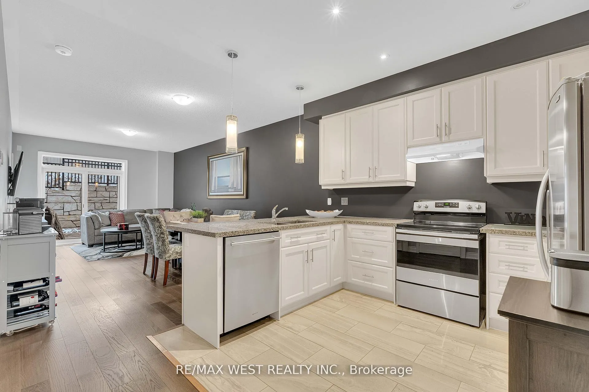 Photo 10 of 39 Gilroy Court, New Tecumseth, Alliston — HOMEH
