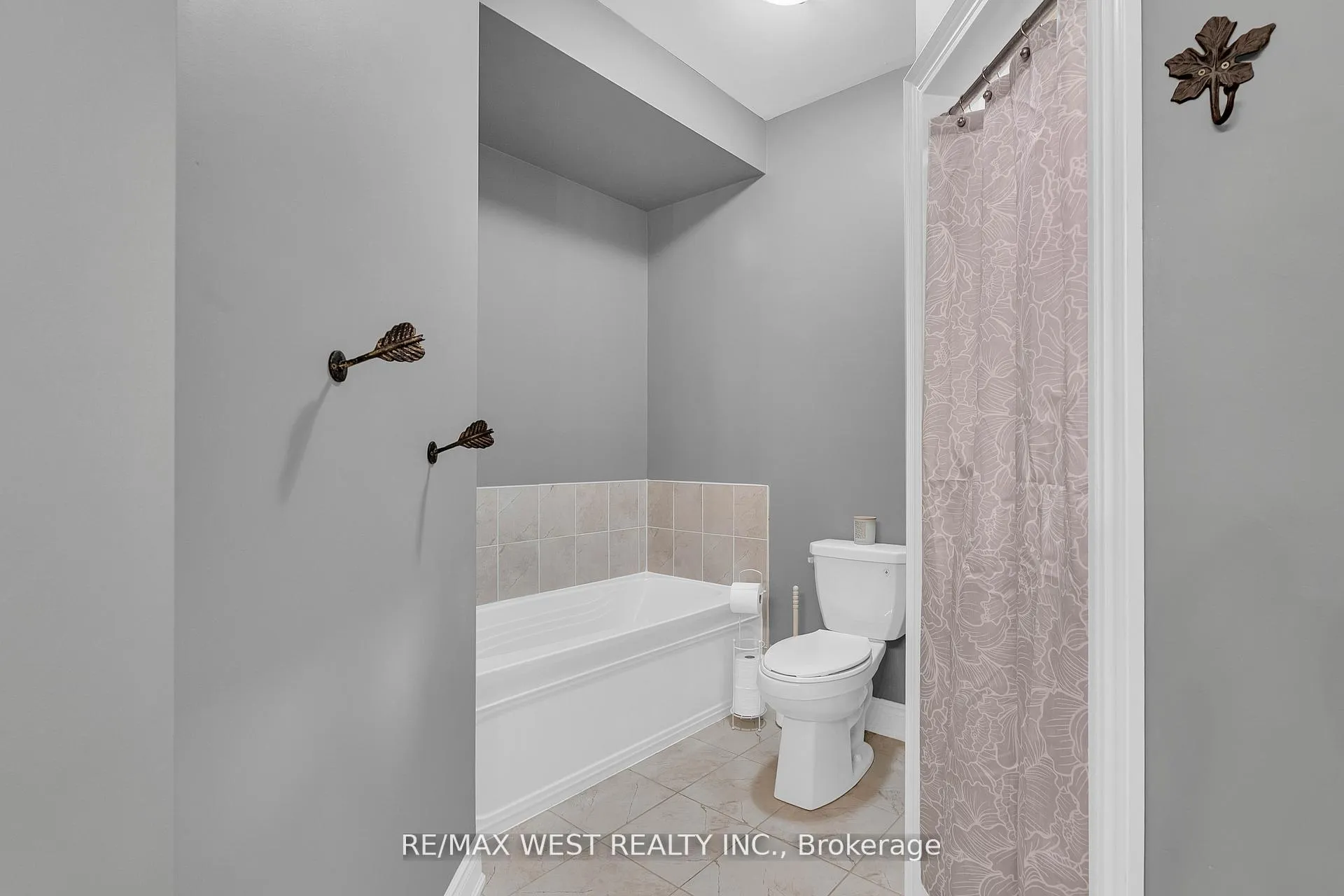 Photo 27 of 39 Gilroy Court, New Tecumseth, Alliston — HOMEH