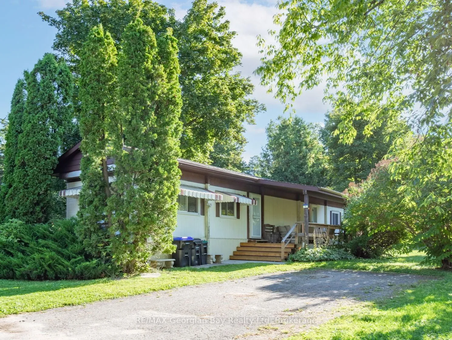 Photo 1 of 3 Lakeshore Road, Midland — HOMEH