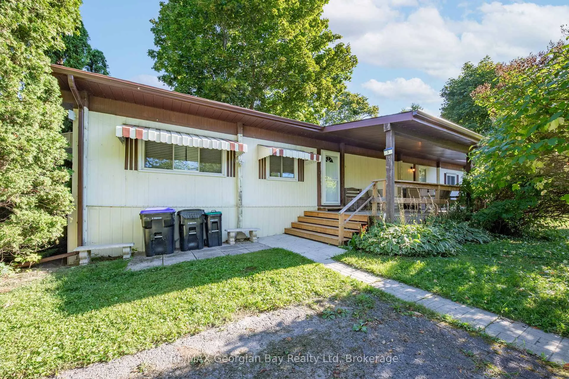 Photo 2 of 3 Lakeshore Road, Midland — HOMEH