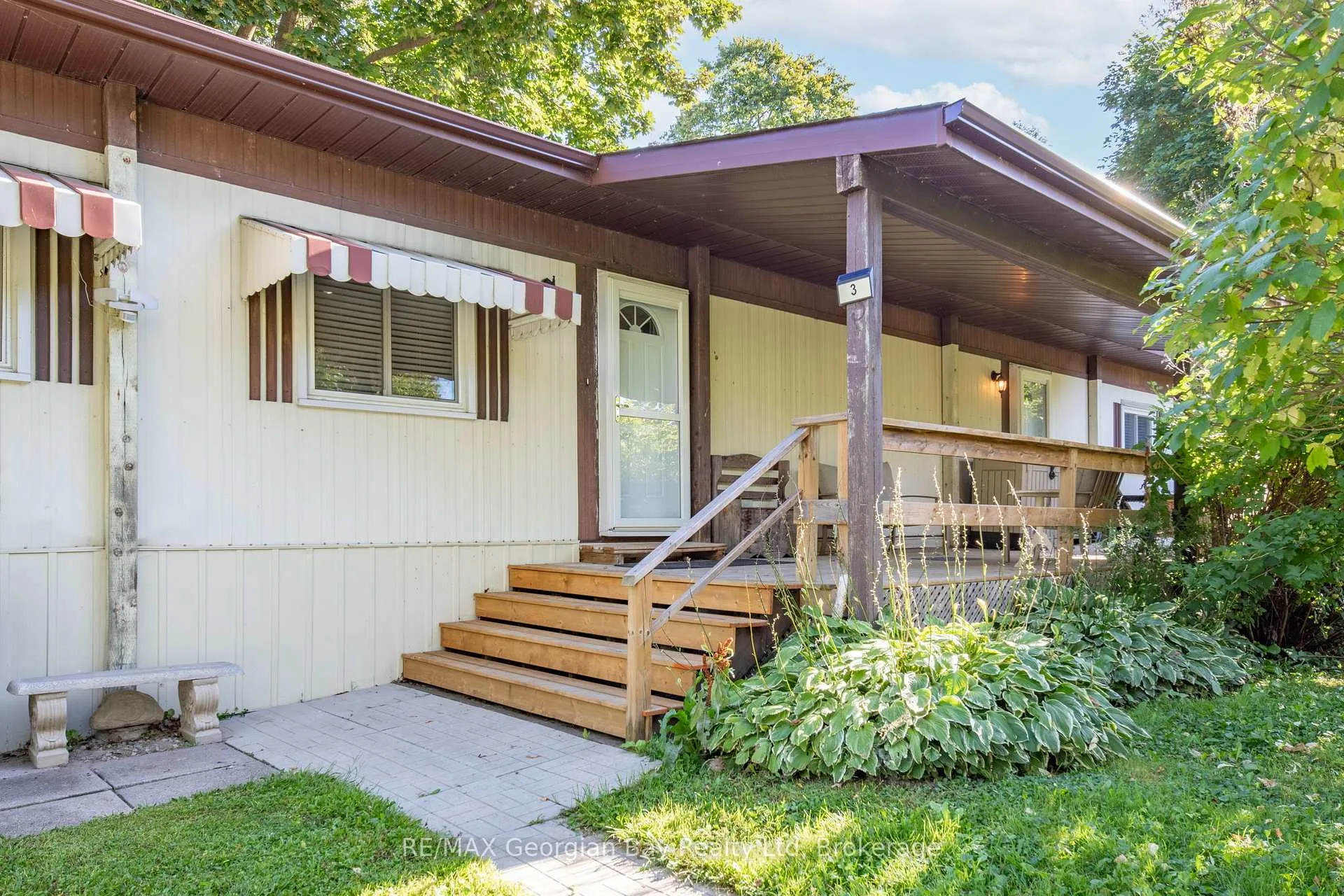 Photo 3 of 3 Lakeshore Road, Midland — HOMEH