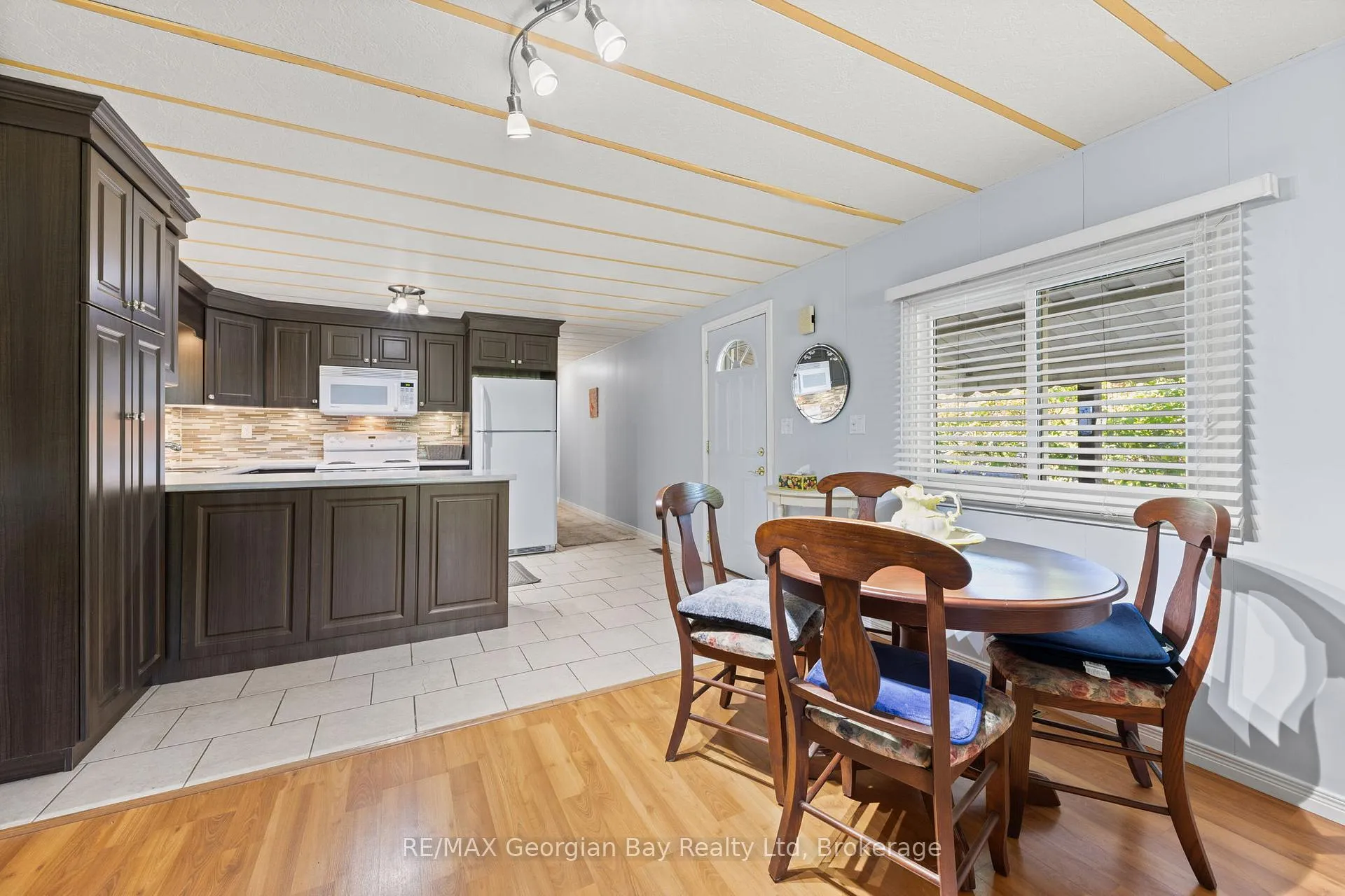 Photo 8 of 3 Lakeshore Road, Midland — HOMEH