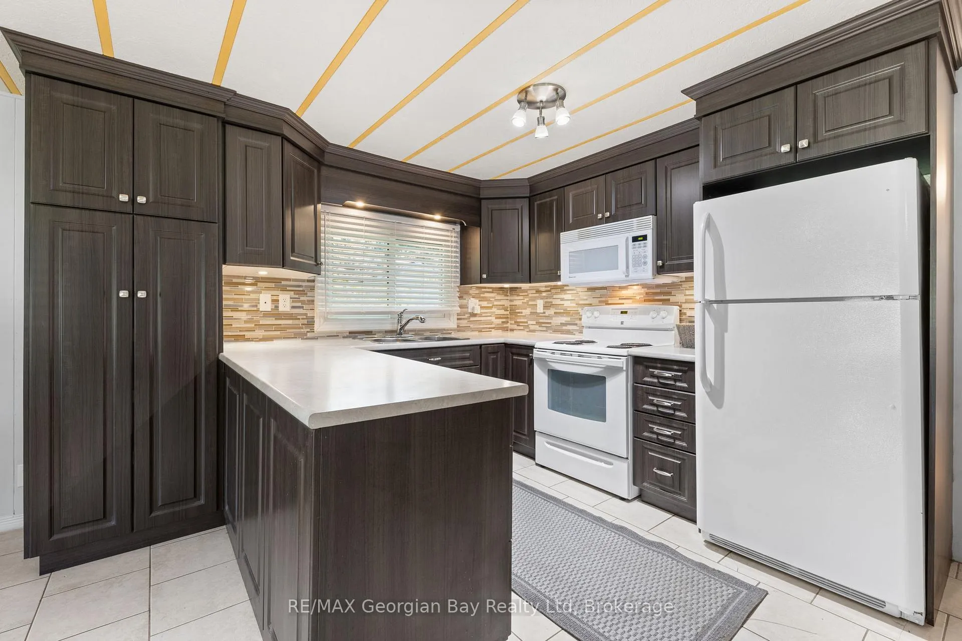 Photo 9 of 3 Lakeshore Road, Midland — HOMEH