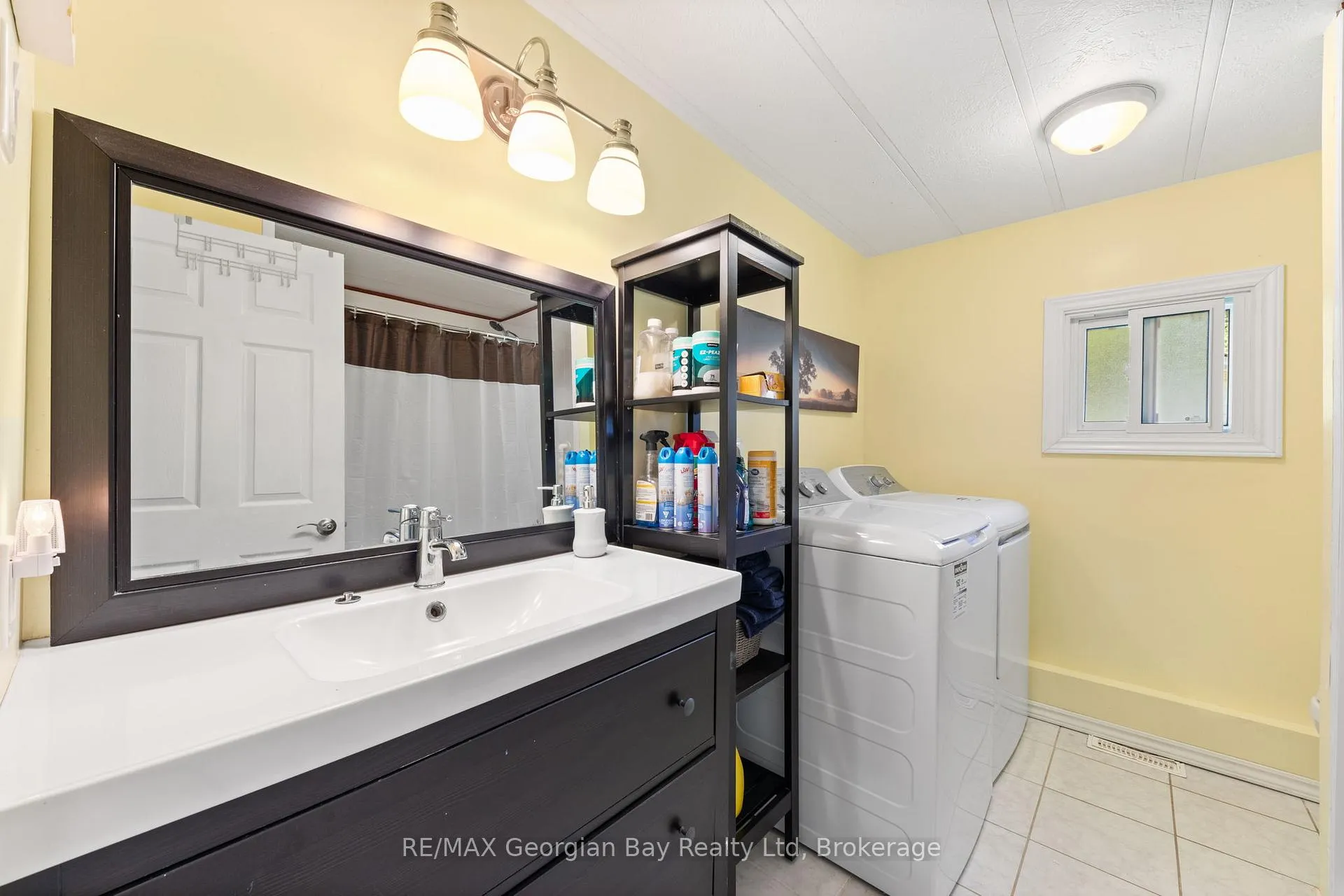 Photo 16 of 3 Lakeshore Road, Midland — HOMEH