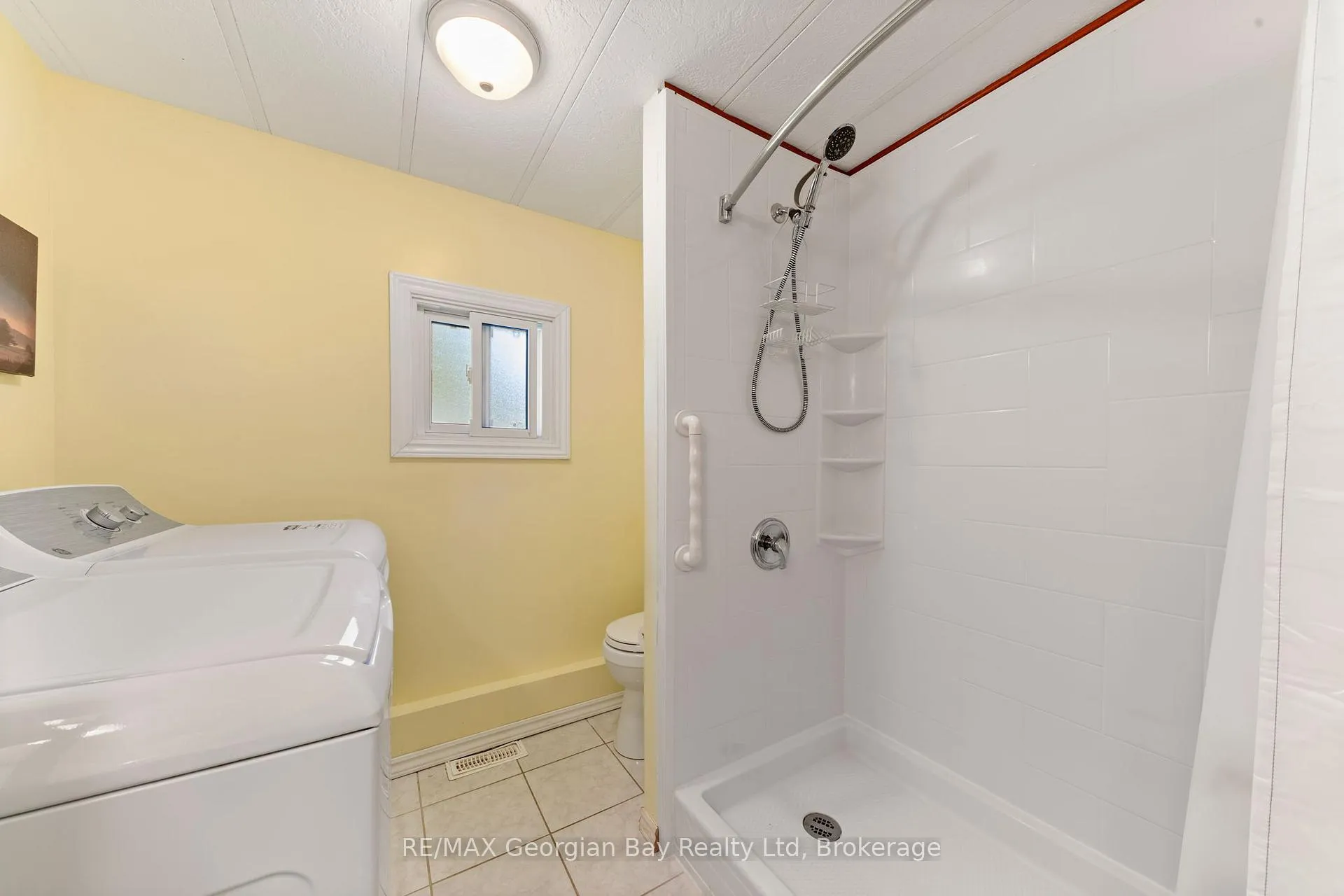 Photo 17 of 3 Lakeshore Road, Midland — HOMEH