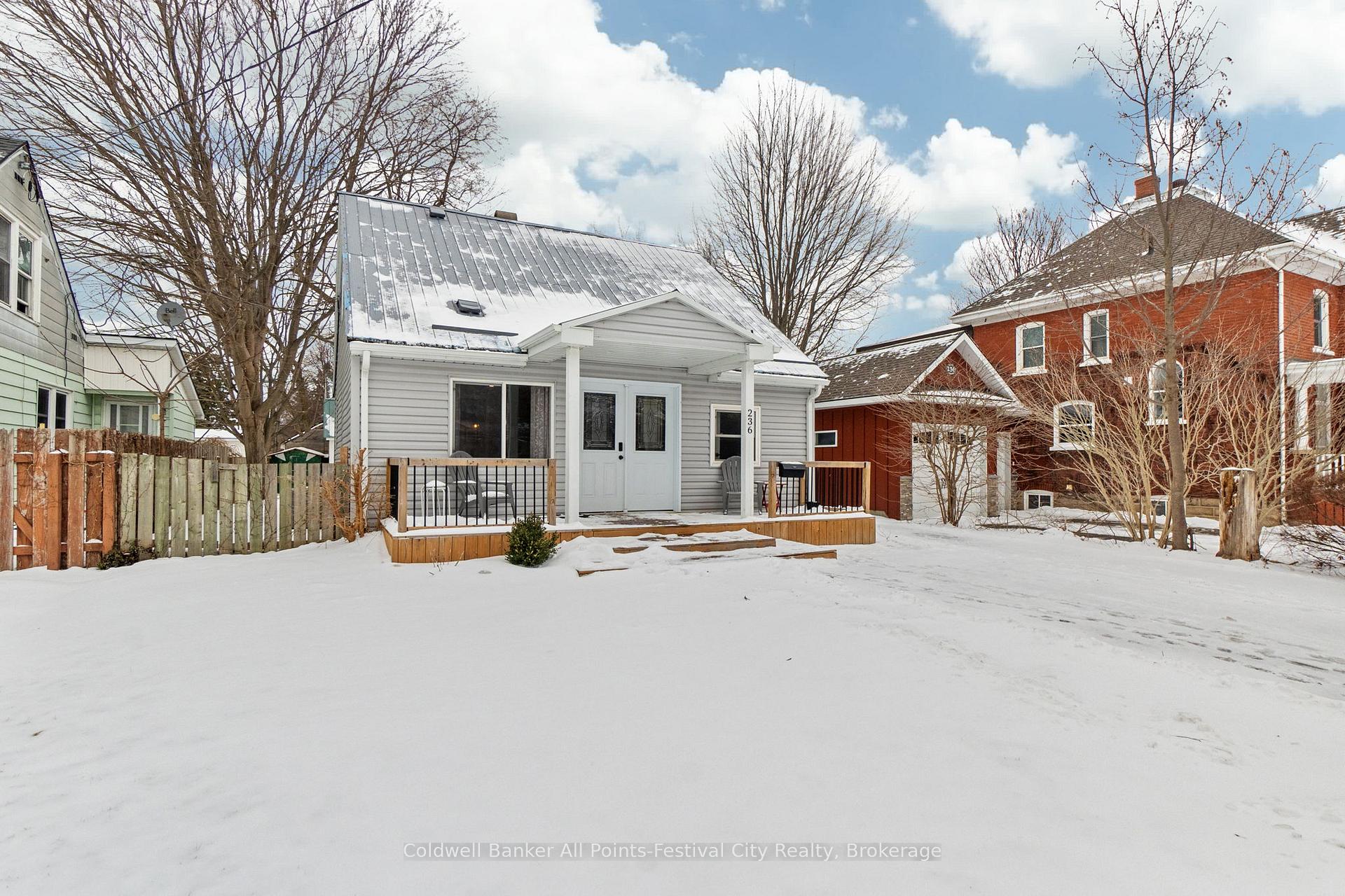 Photo 2 of 236 Elgin Avenue W, Goderich, Goderich (Town) — HOMEH
