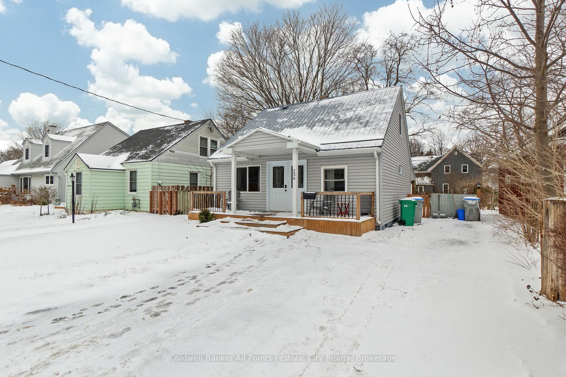 Photo 3 of 236 Elgin Avenue W, Goderich, Goderich (Town) — HOMEH