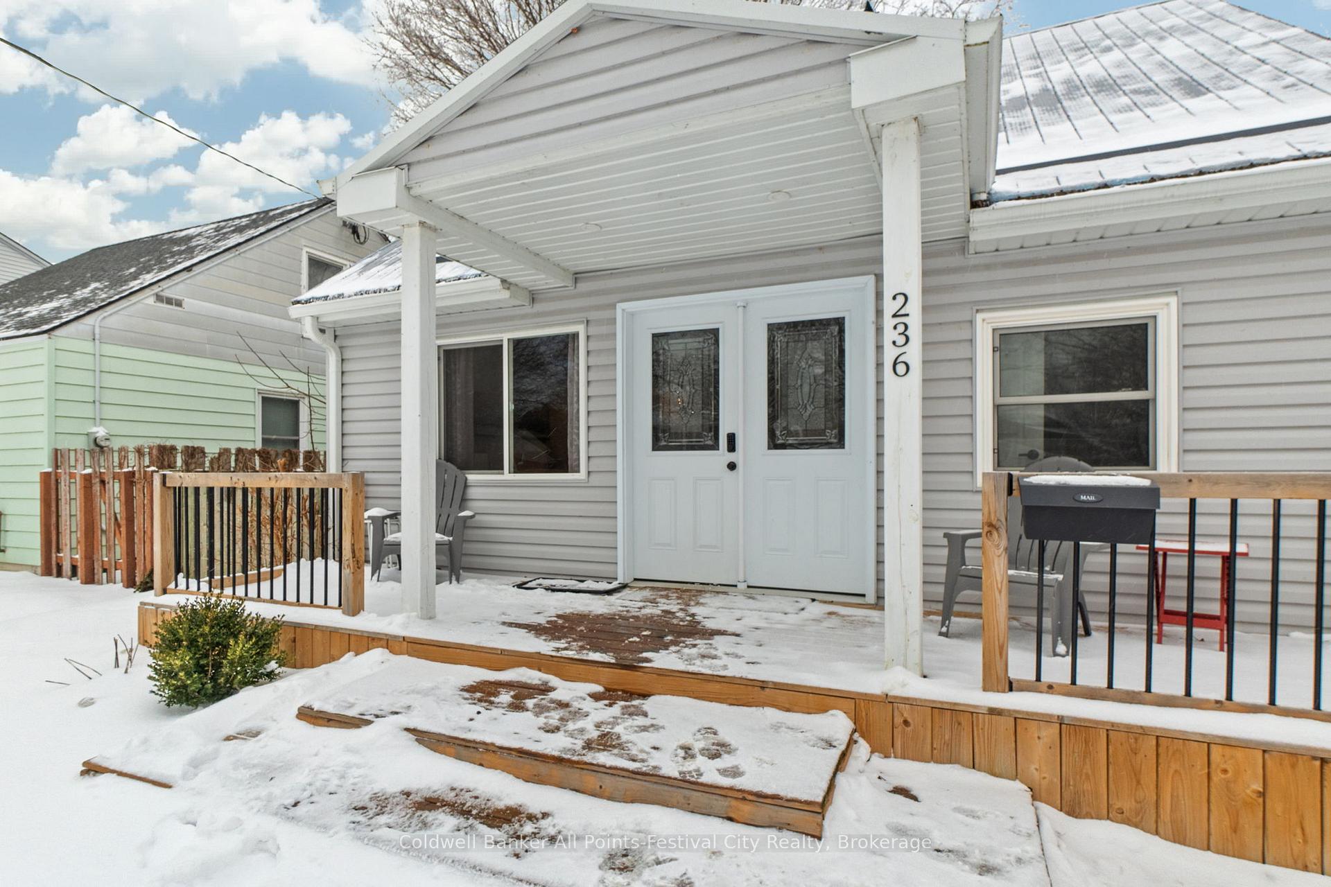 Photo 7 of 236 Elgin Avenue W, Goderich, Goderich (Town) — HOMEH