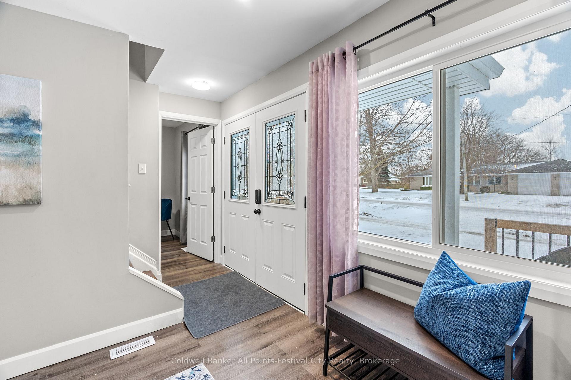 Photo 11 of 236 Elgin Avenue W, Goderich, Goderich (Town) — HOMEH