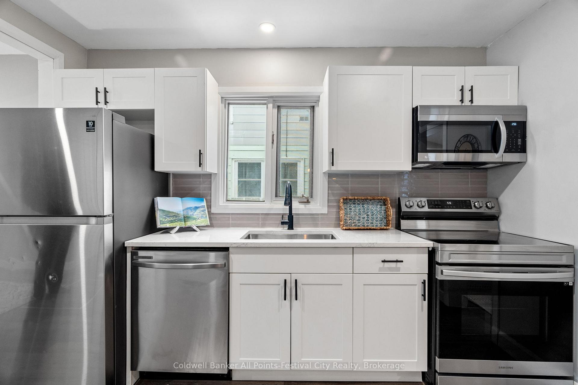 Photo 17 of 236 Elgin Avenue W, Goderich, Goderich (Town) — HOMEH