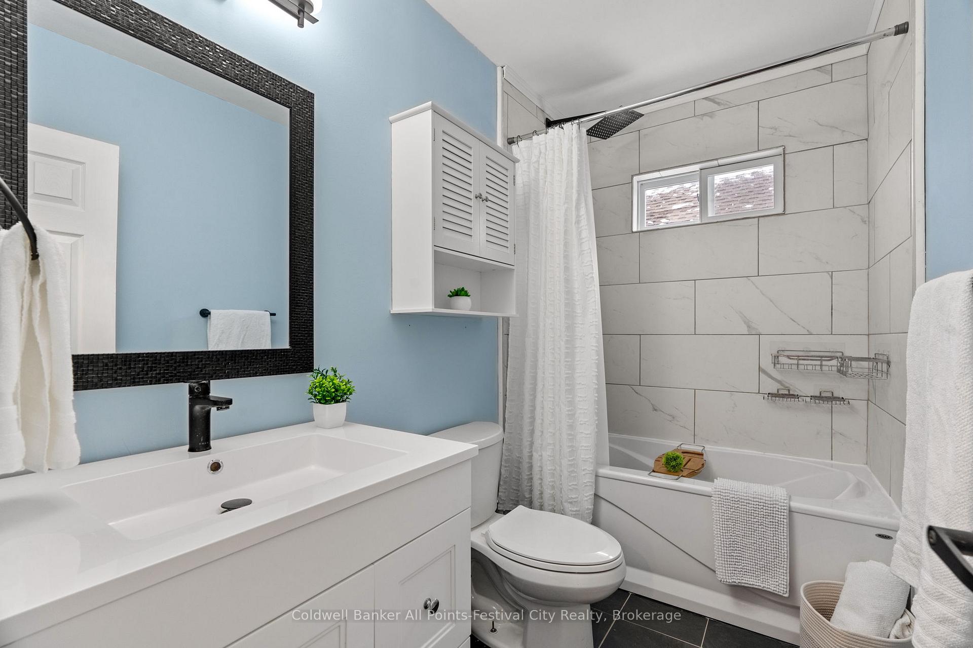 Photo 24 of 236 Elgin Avenue W, Goderich, Goderich (Town) — HOMEH