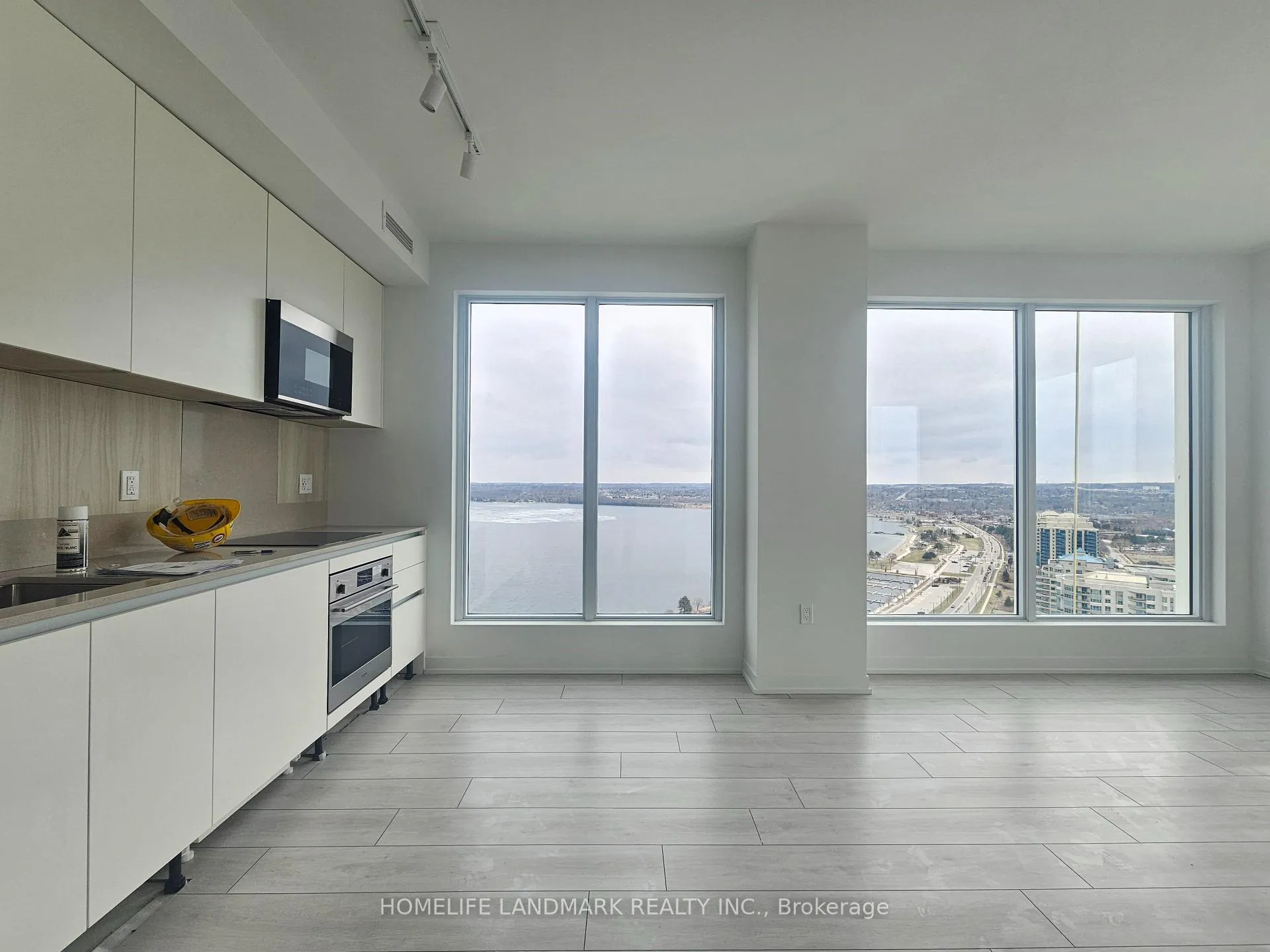 Photo 3 of Unit 2609, 39 Mary Street, Barrie, City Centre — HOMEH