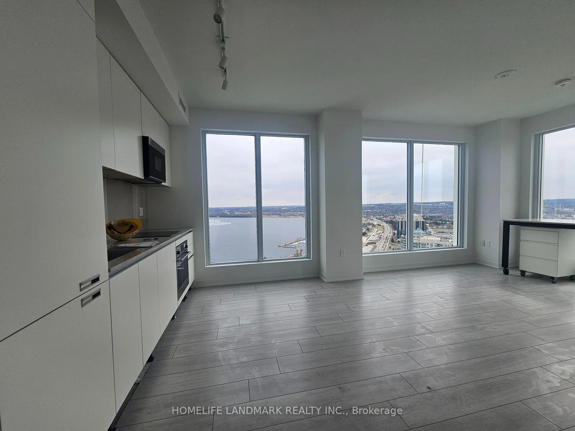 Photo 5 of Unit 2609, 39 Mary Street, Barrie, City Centre — HOMEH