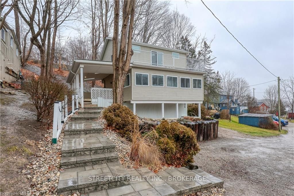 Photo 2 of 475 Dover Place, Central Elgin, Rural Central Elgin — HOMEH