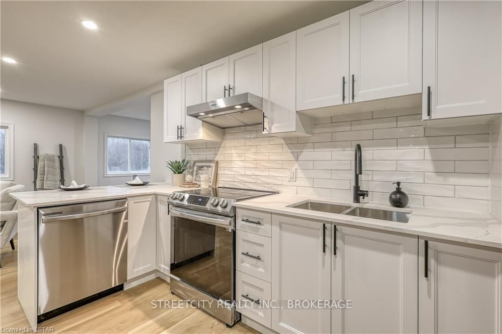 Photo 21 of 475 Dover Place, Central Elgin, Rural Central Elgin — HOMEH