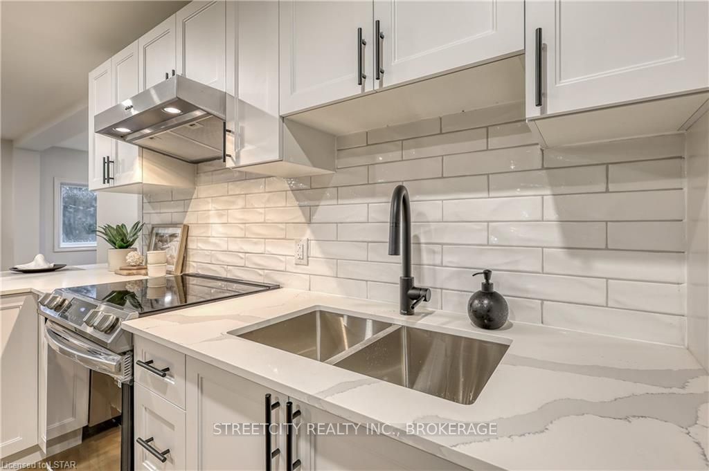 Photo 22 of 475 Dover Place, Central Elgin, Rural Central Elgin — HOMEH