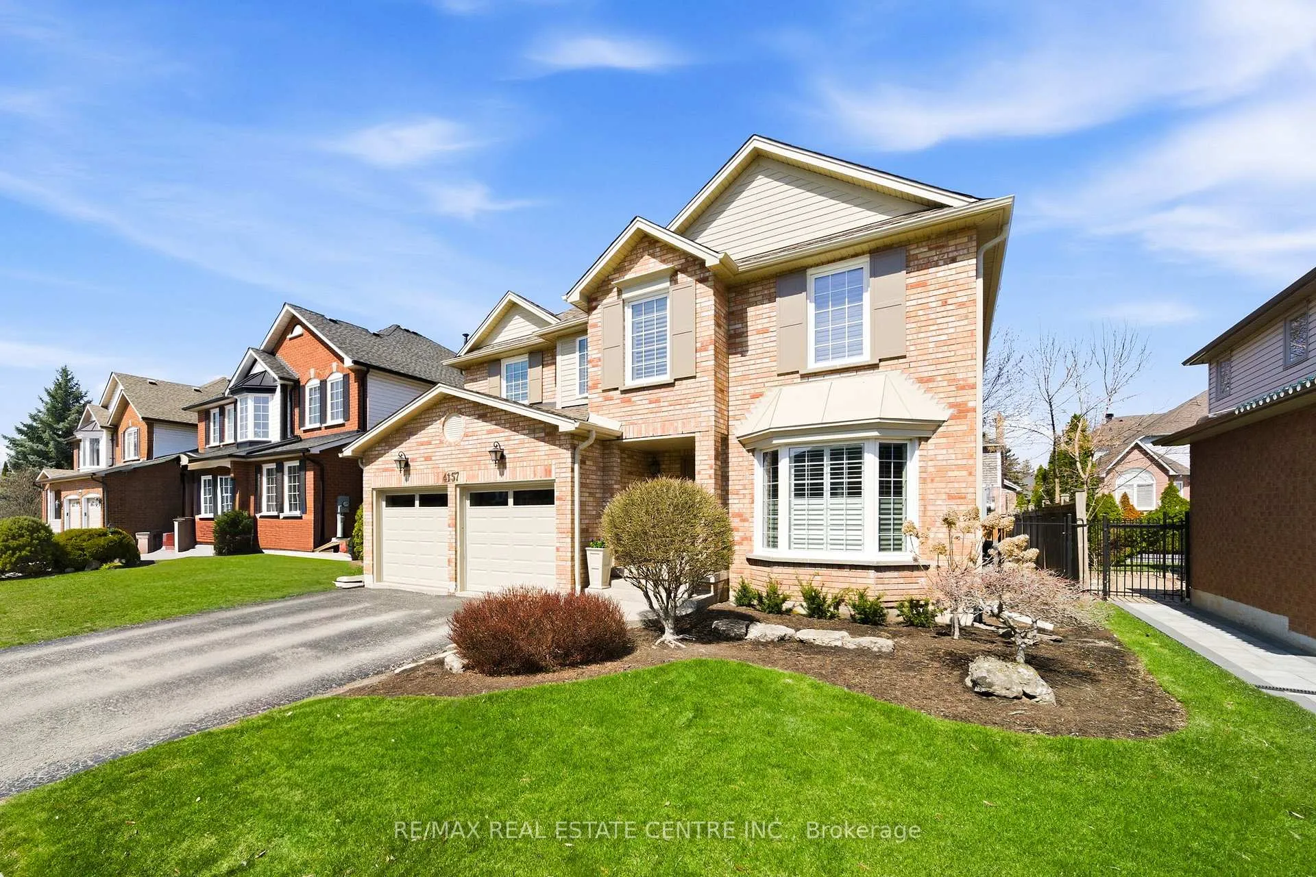 Photo 4 of 4157 Vermont Crescent, Burlington, Rose — HOMEH