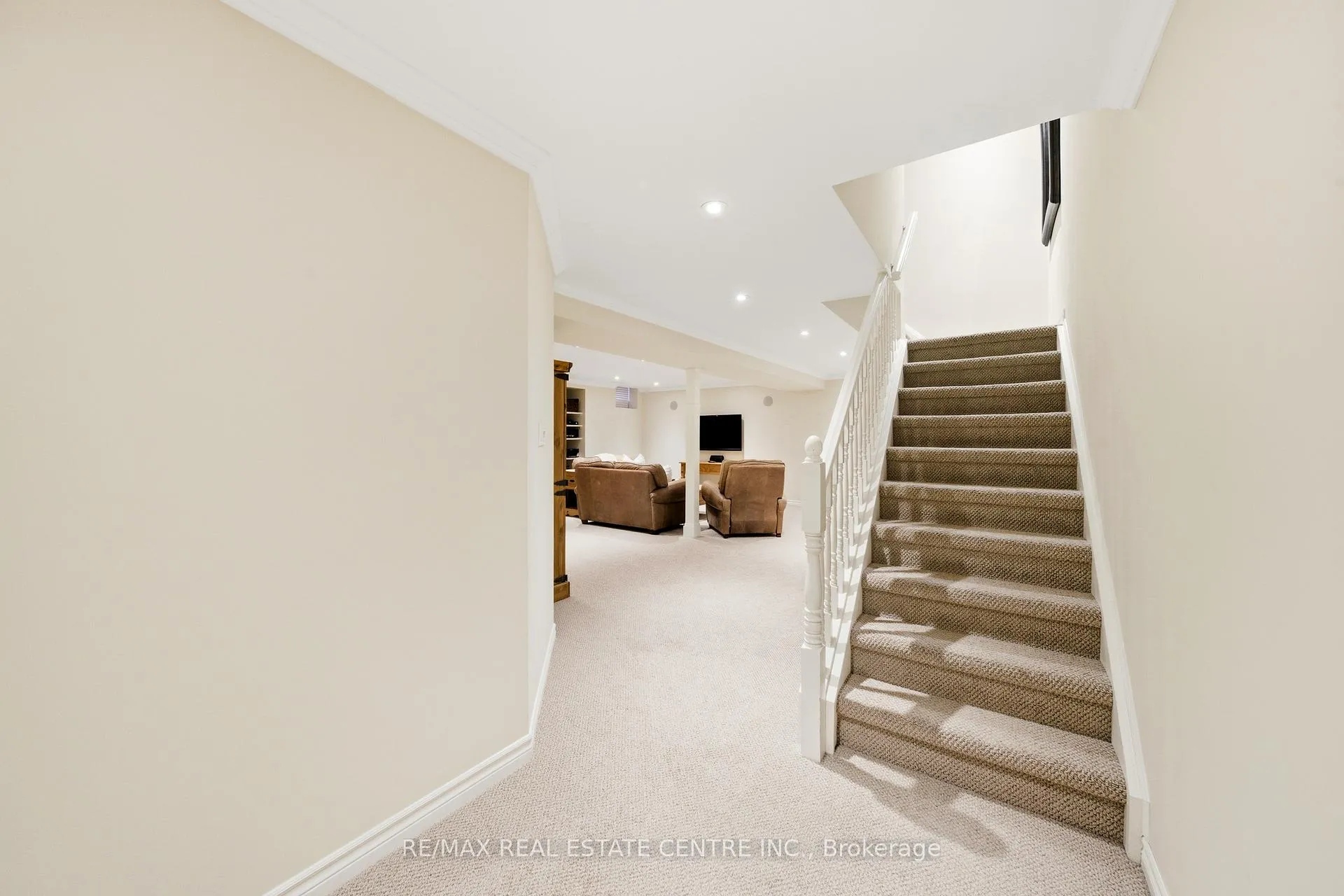 Photo 39 of 4157 Vermont Crescent, Burlington, Rose — HOMEH