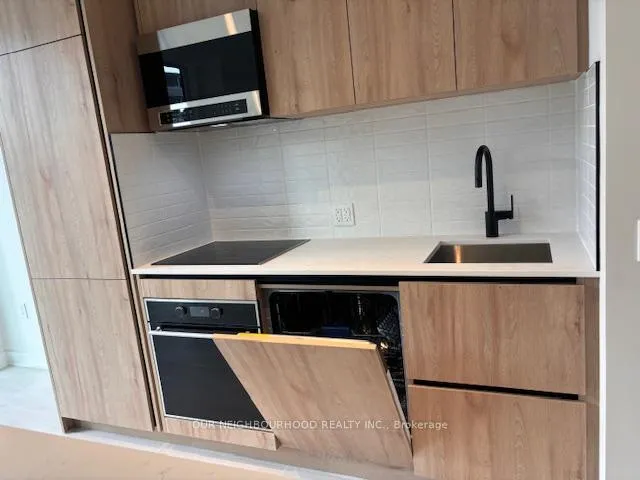 Photo 5 of Unit 616S, 127 Broadway Avenue, Toronto, Mount Pleasant West — HOMEH
