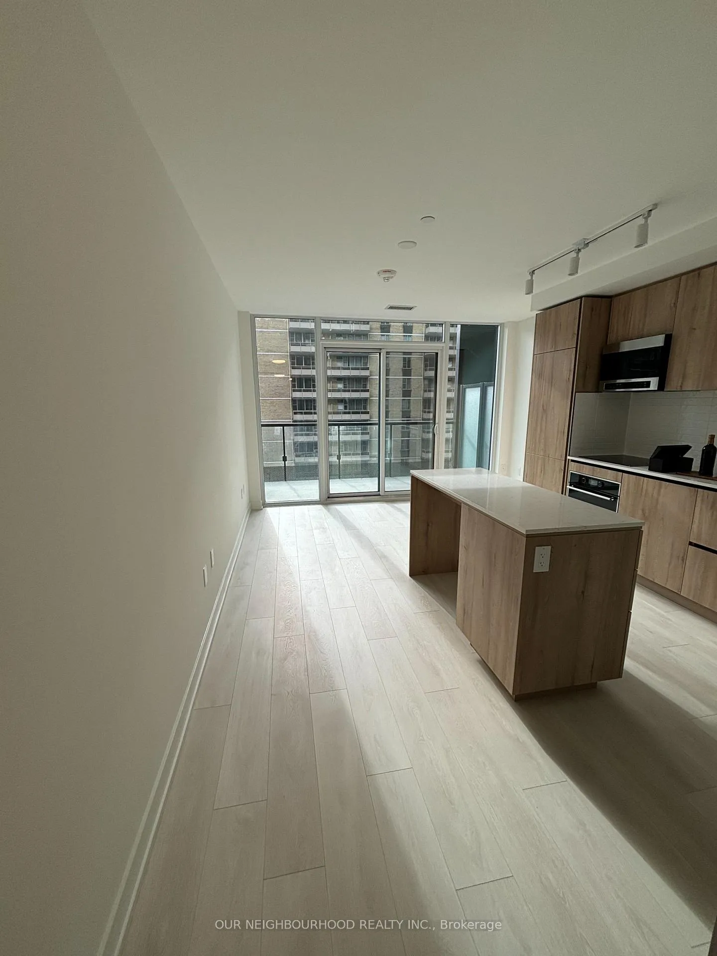 Photo 6 of Unit 616S, 127 Broadway Avenue, Toronto, Mount Pleasant West — HOMEH