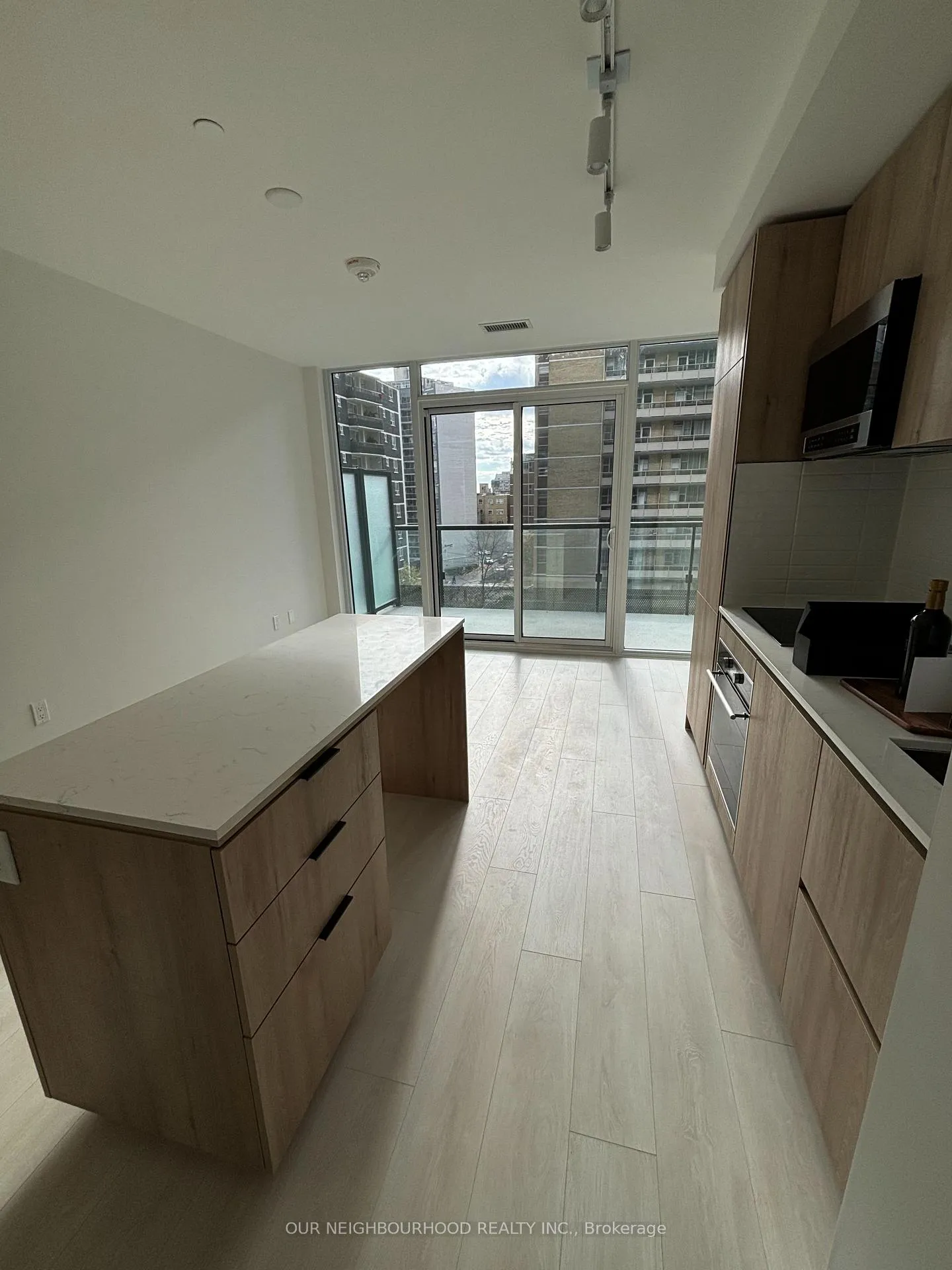 Photo 7 of Unit 616S, 127 Broadway Avenue, Toronto, Mount Pleasant West — HOMEH