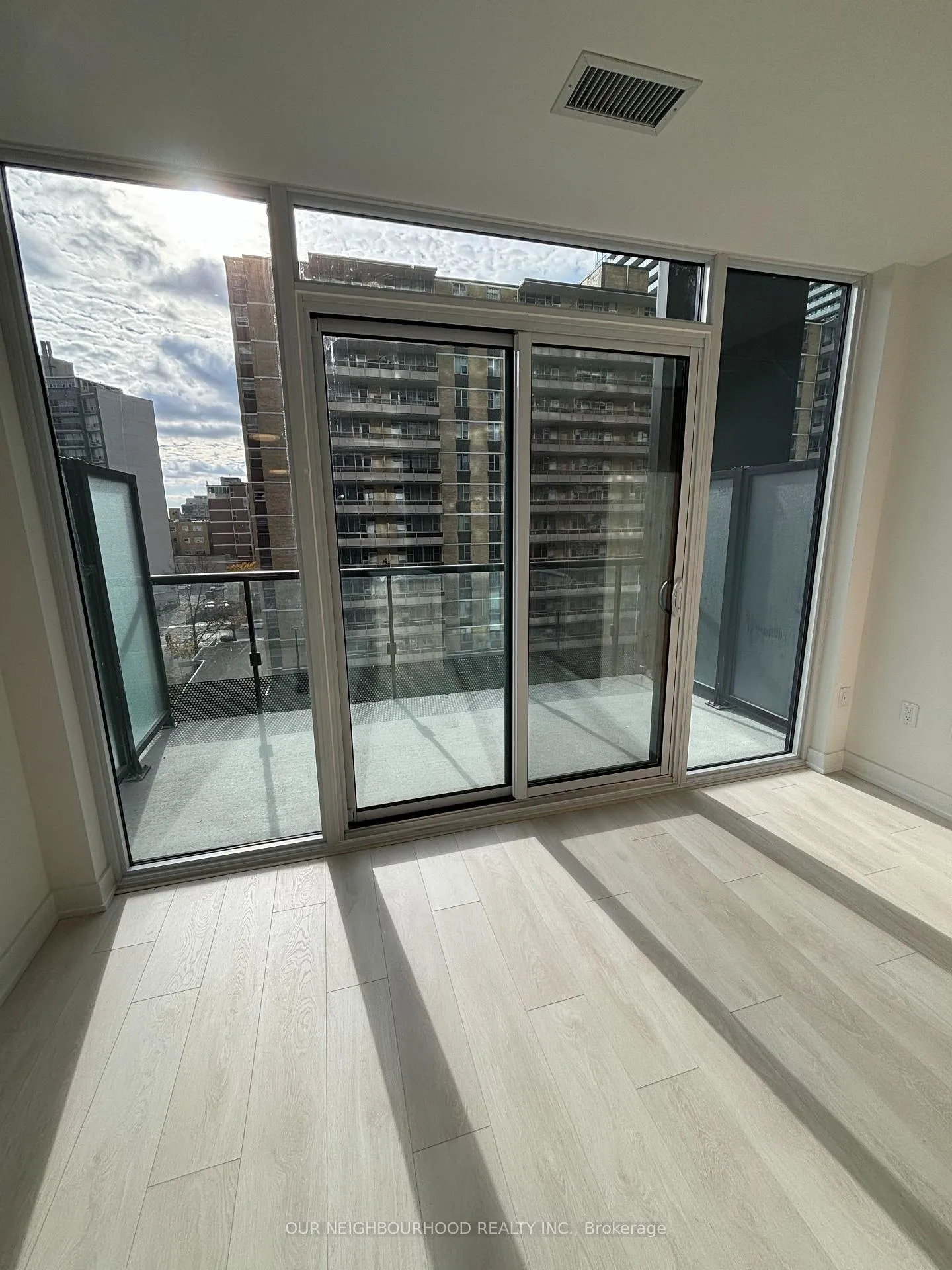 Photo 9 of Unit 616S, 127 Broadway Avenue, Toronto, Mount Pleasant West — HOMEH