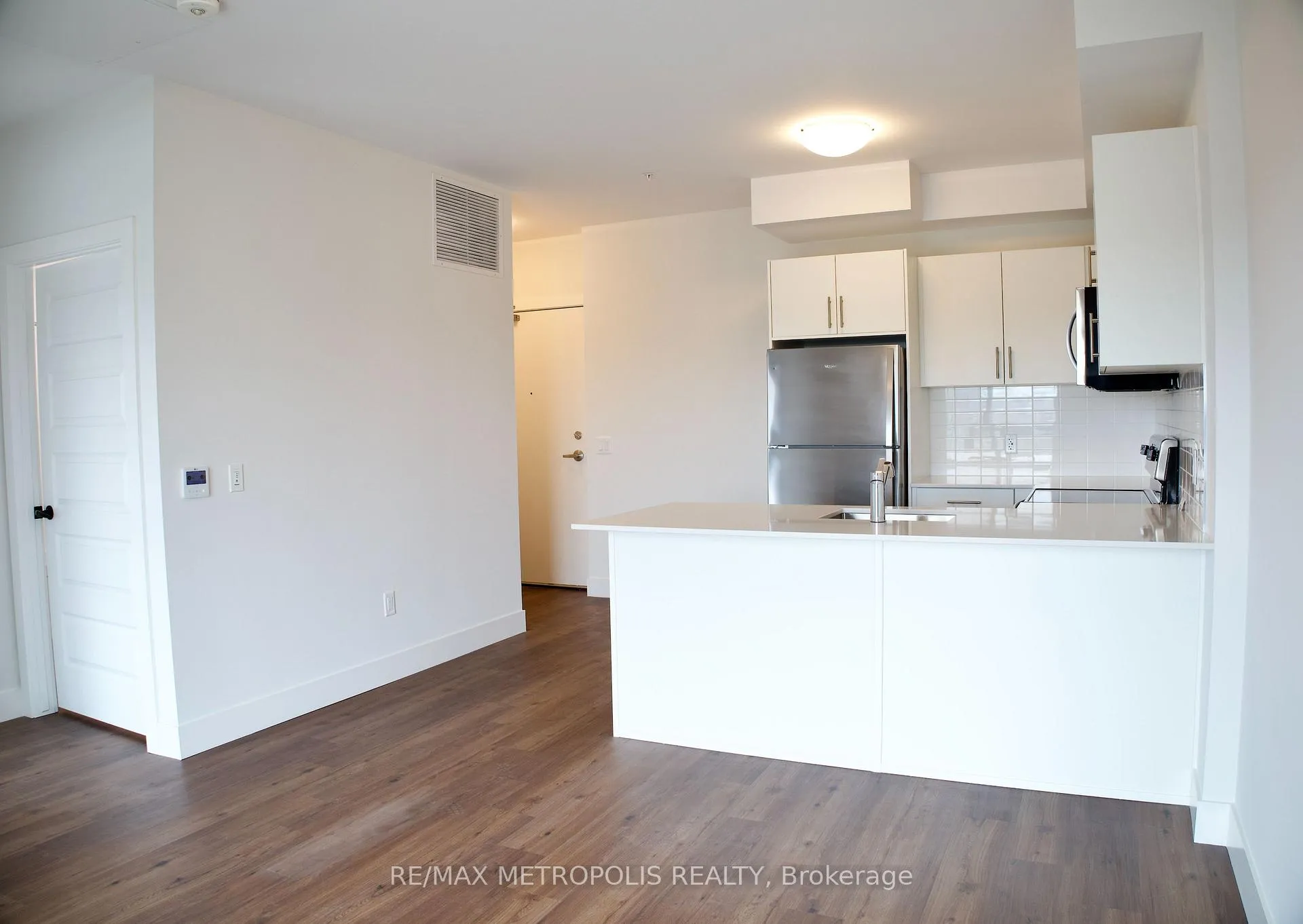 Photo 3 of Unit 610, 1000 Lackner Place, Kitchener — HOMEH