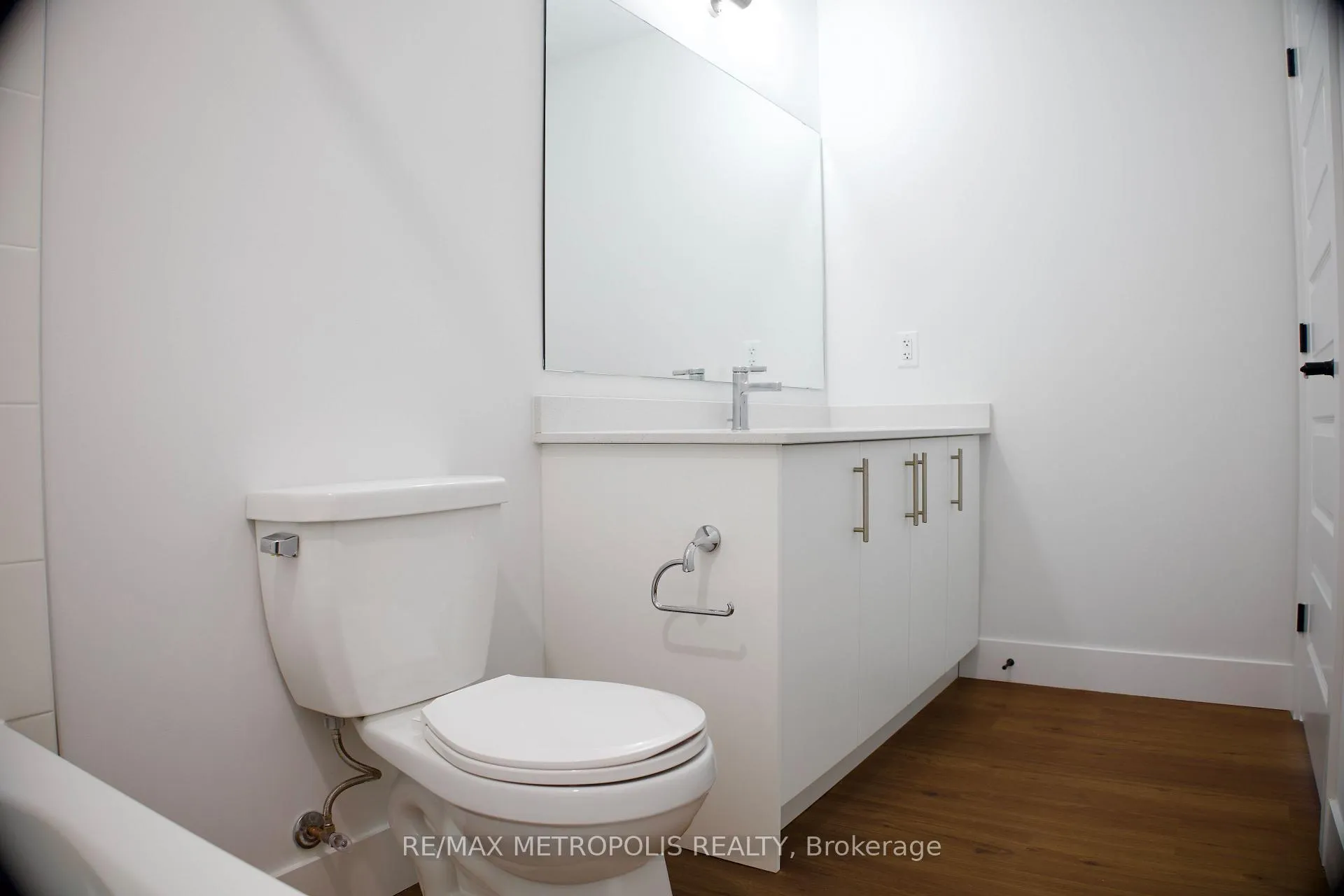 Photo 7 of Unit 610, 1000 Lackner Place, Kitchener — HOMEH